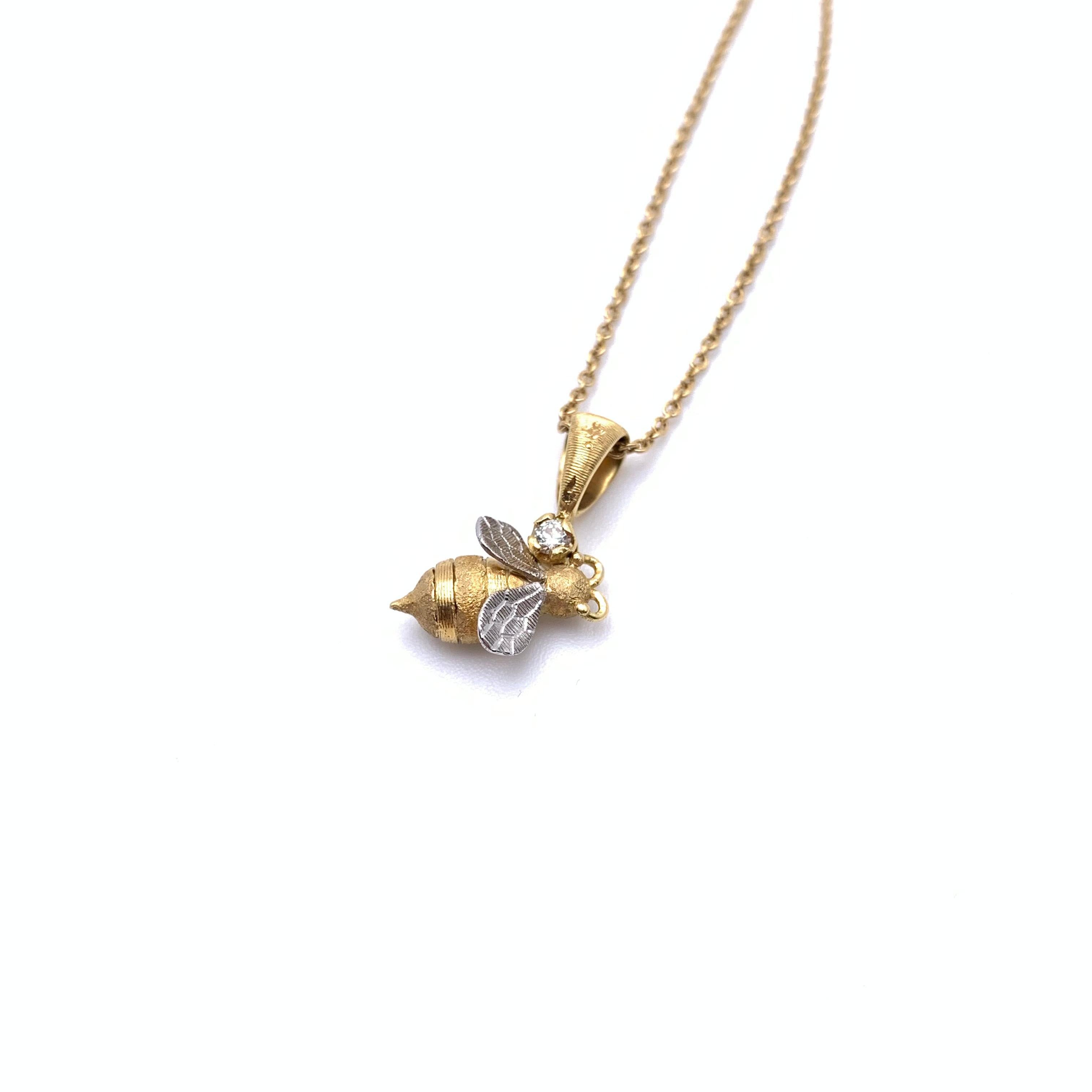 Collana Bumble Bee incisa a Florentine 18KT in vendita 1