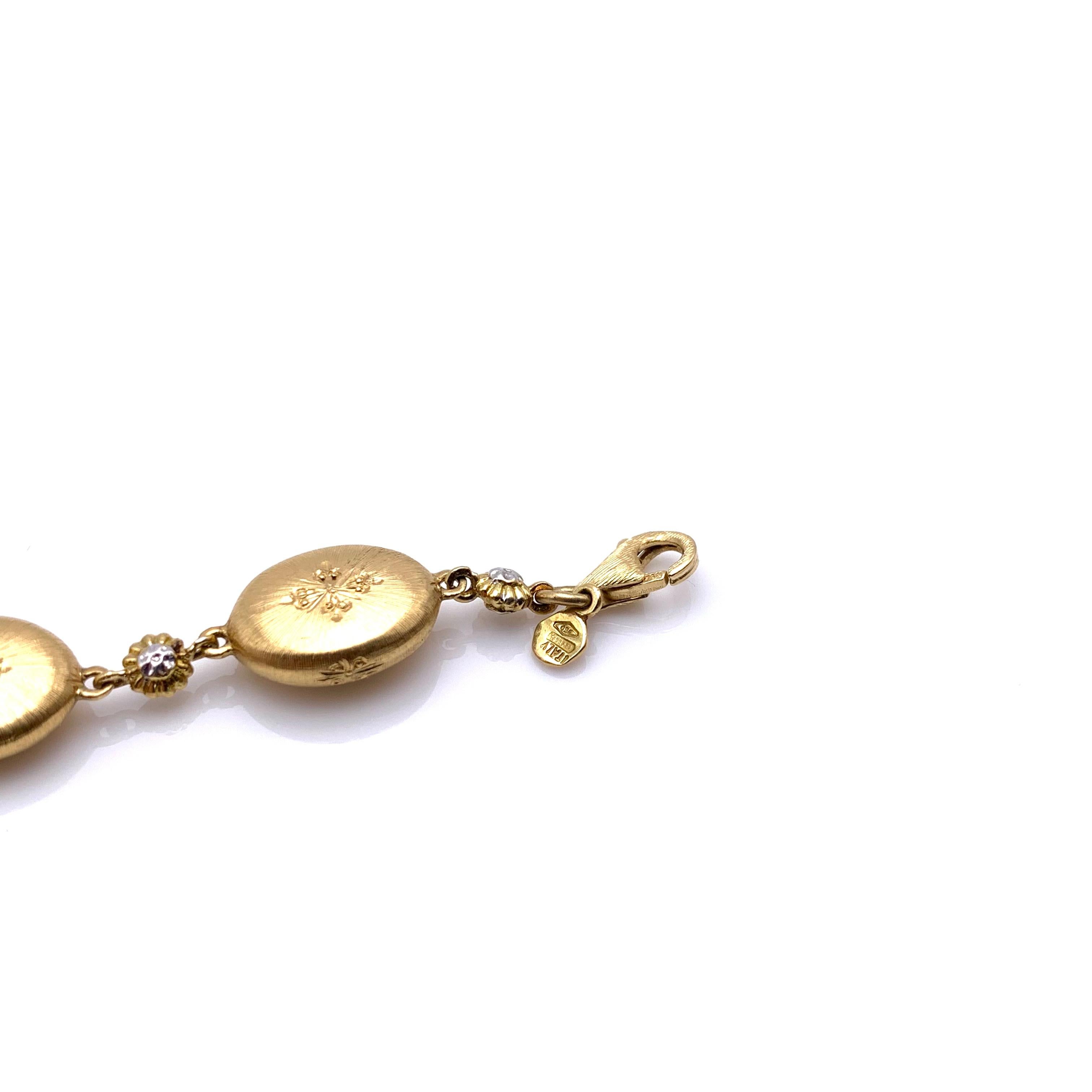 Taille ronde Bracelet Station à diamants gravés 18KT Florentine en vente