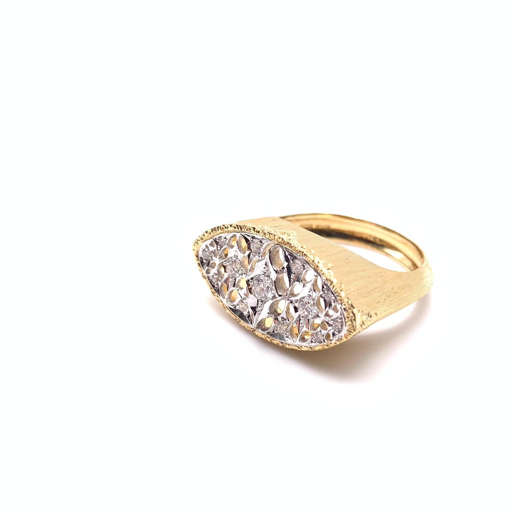 Taglio rotondo Anello Florentine 18KT con incisione da est a ovest e reticolo di diamanti in vendita