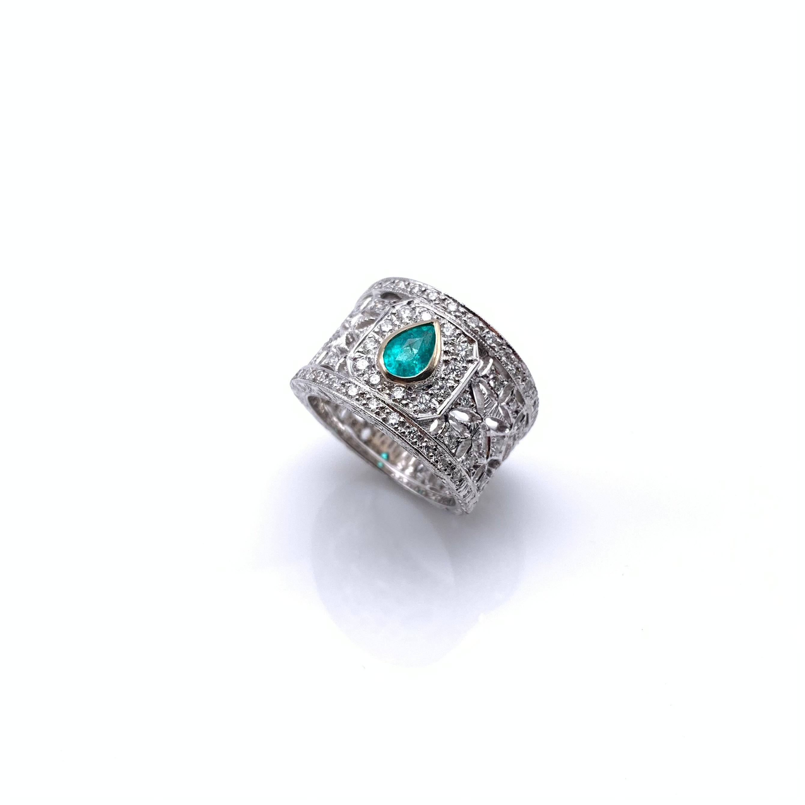 18KT Florentine Engraved Paraiba Tourmaline & Diamond Ring In New Condition For Sale In Lynchburg, VA