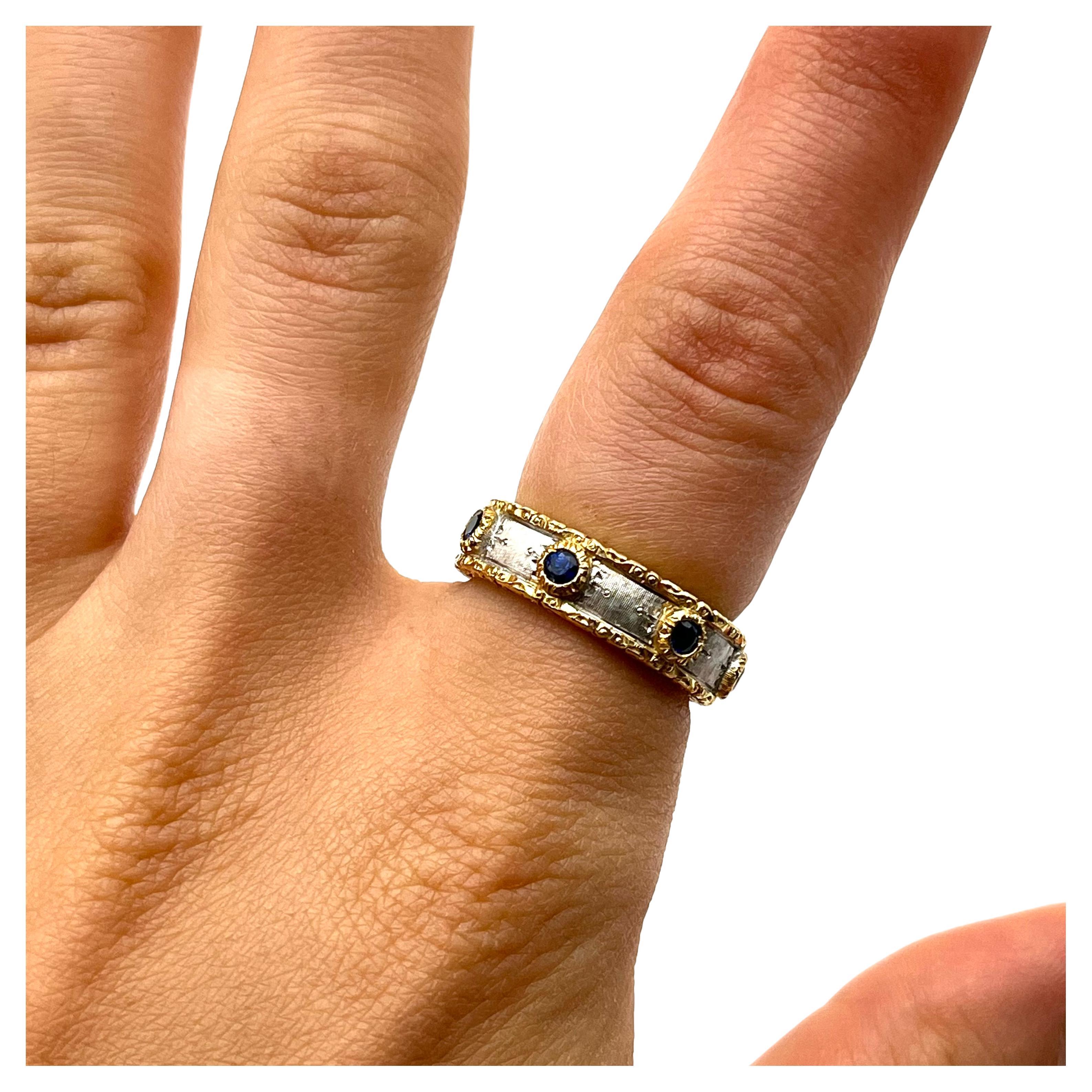 Anillo de eternidad de zafiro grabado florentino de 18 quilates