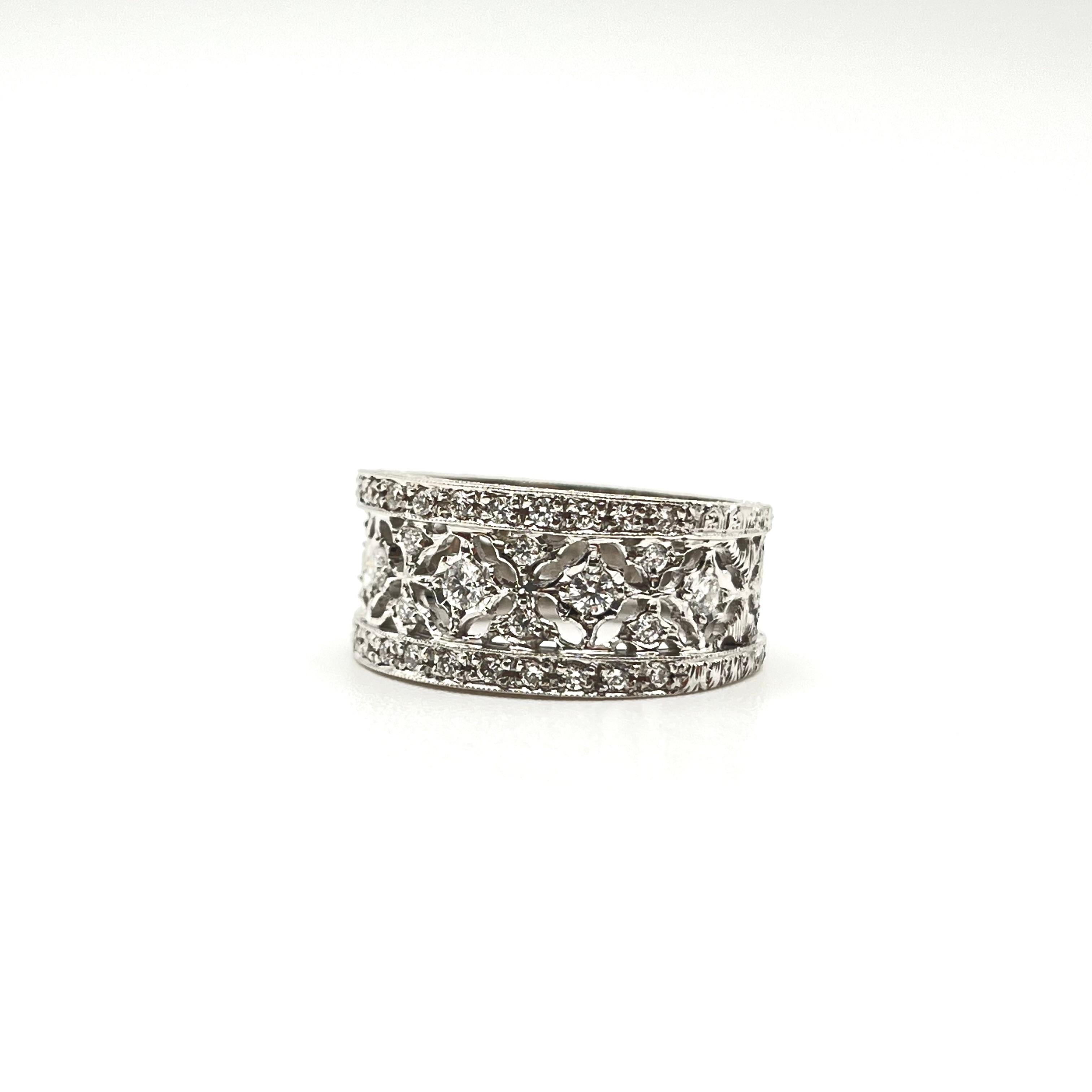 18KT Florentine Engraved Tapered Diamond Band In Excellent Condition For Sale In Lynchburg, VA