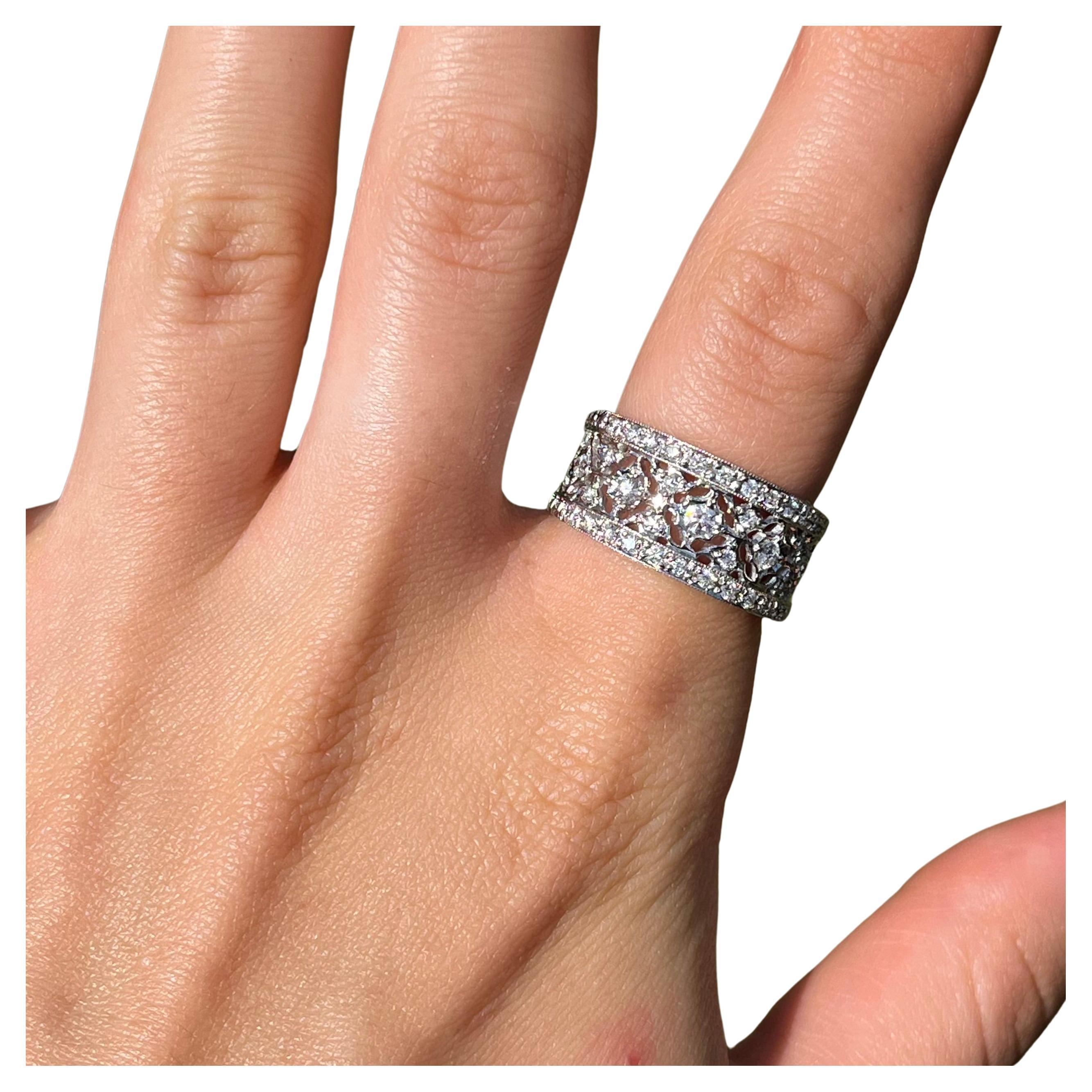Alianza de Diamantes Cónica Grabada Florentina 18KT