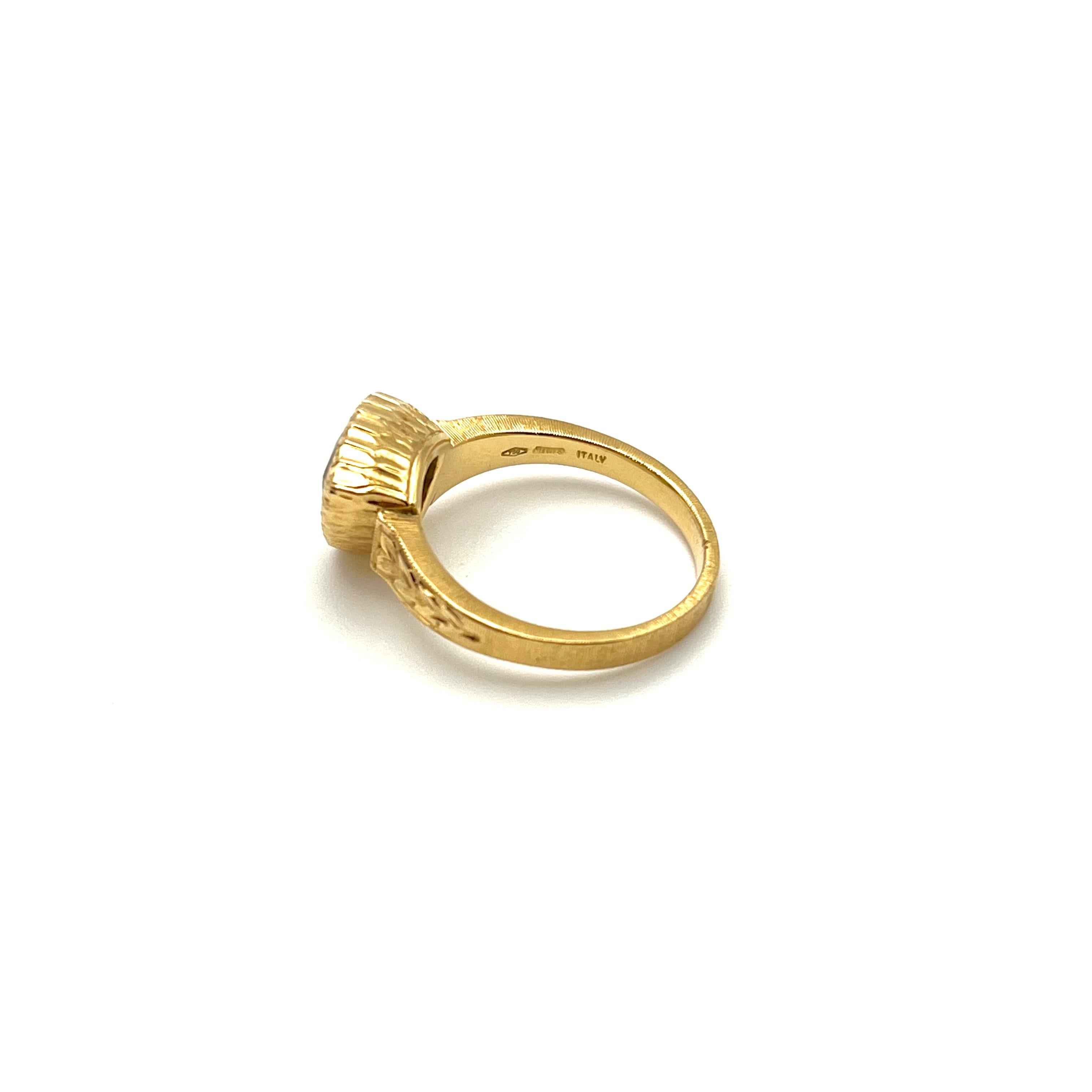 Anello con peridoto trillion inciso Florentine 18 carati in vendita 6