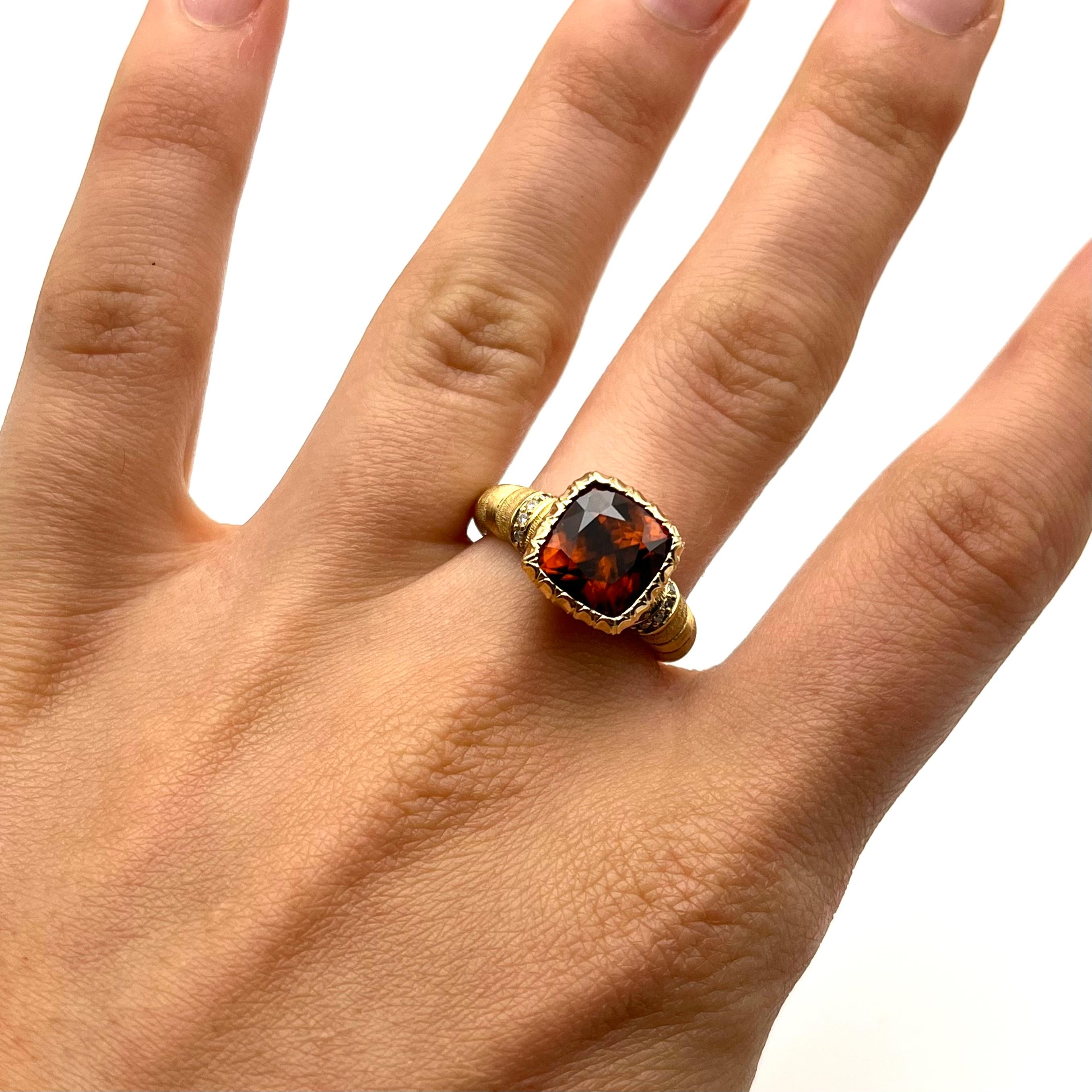 18KT Florentine Graviert Tansanischer Zirkon und Diamant Ring (Neoetruskisch) im Angebot