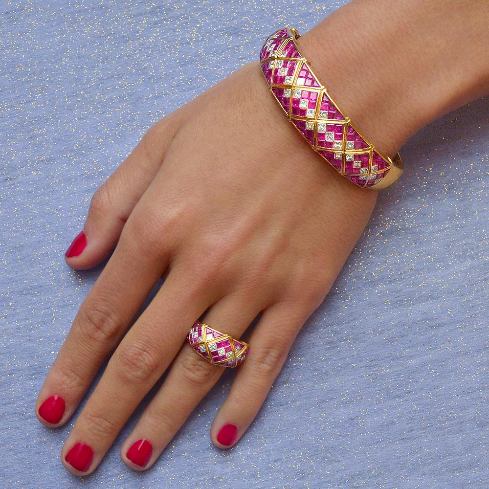 18Kt Gold, 10.35Ct Pink Sapphire and 3.91Ct Diamond Harlequin Pattern Bracelet In New Condition For Sale In New York, NY