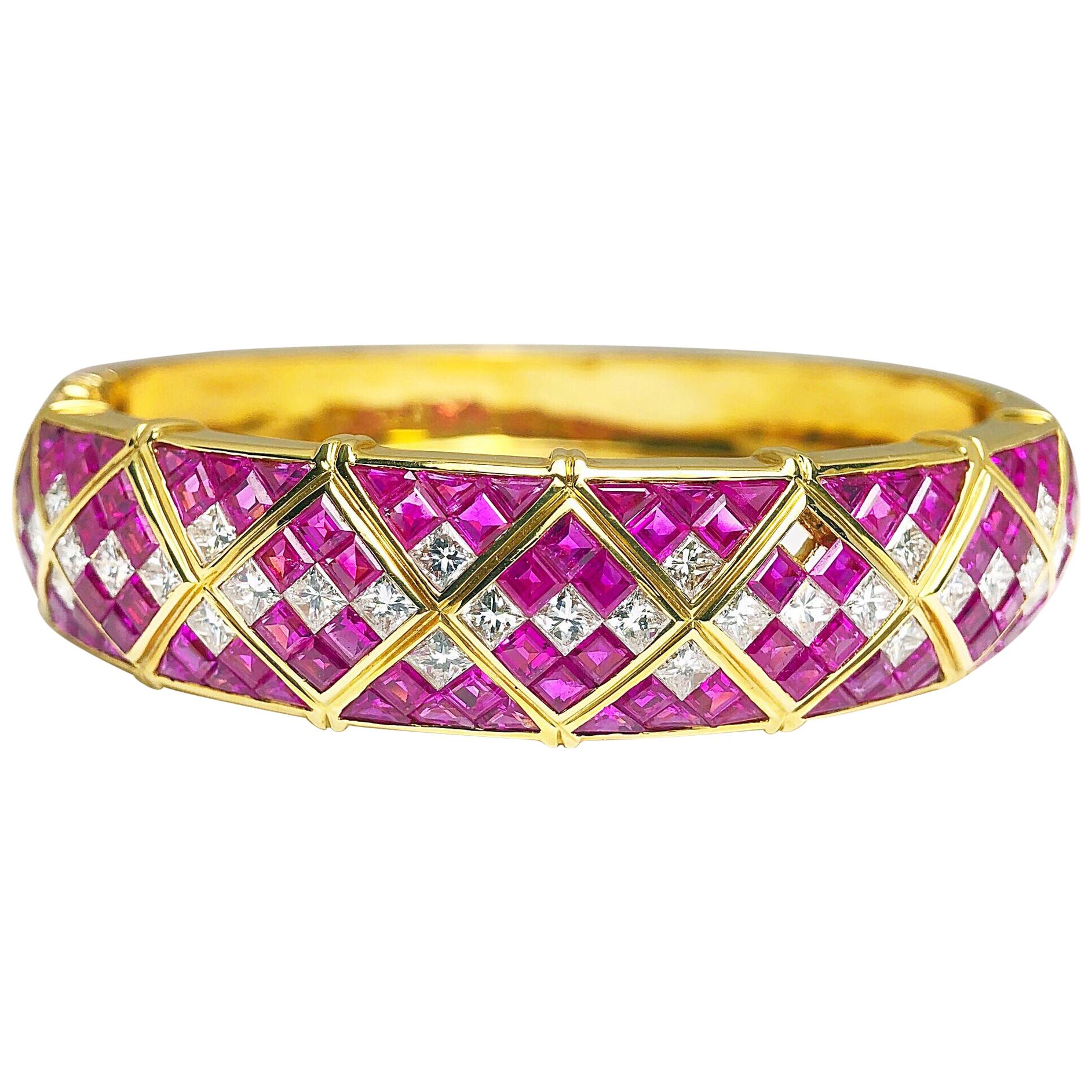 18Kt Gold, 10.35Ct Pink Sapphire and 3.91Ct Diamond Harlequin Pattern Bracelet For Sale