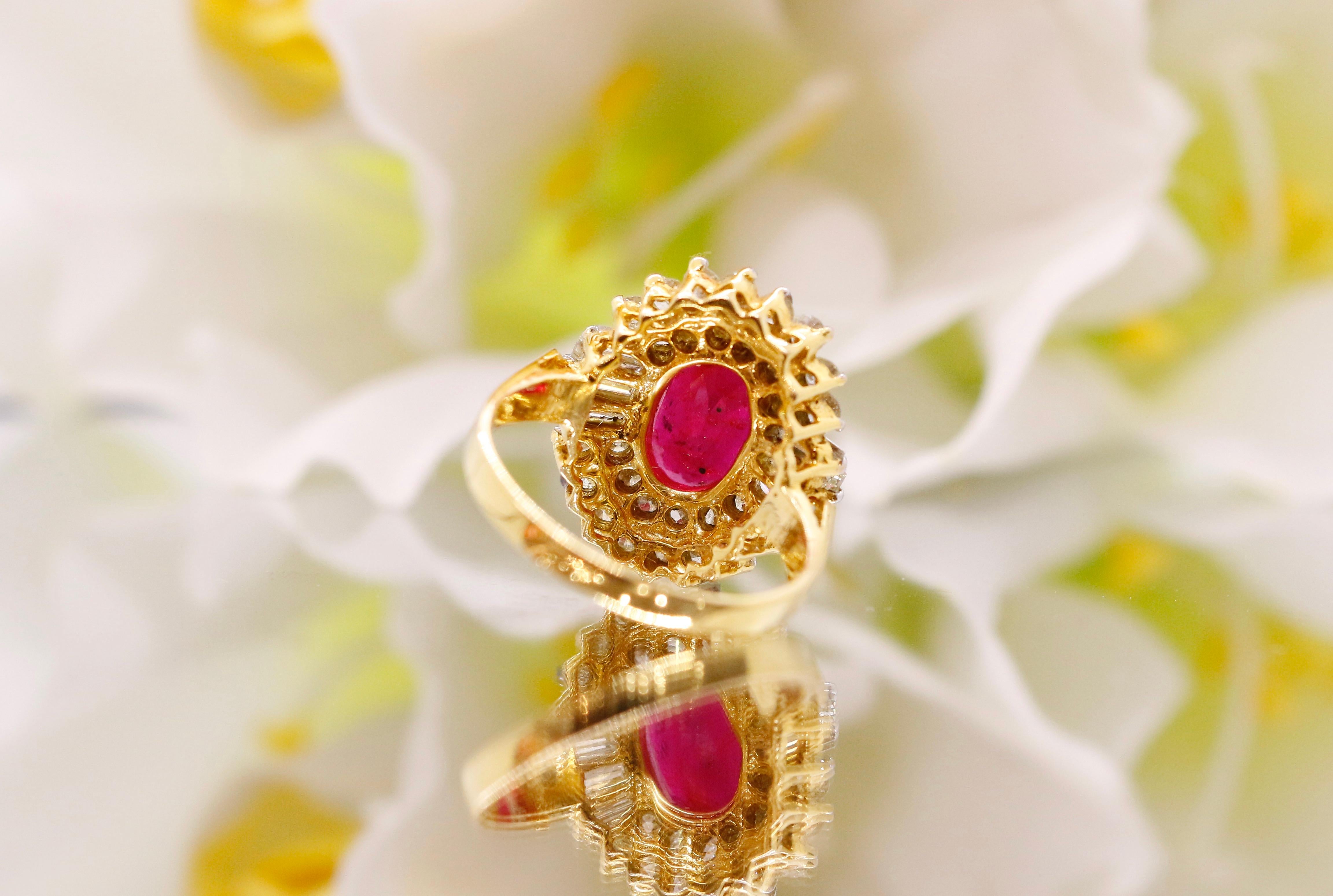 Women's 18Kt Gold 3 Ct Ruby Ring For Sale