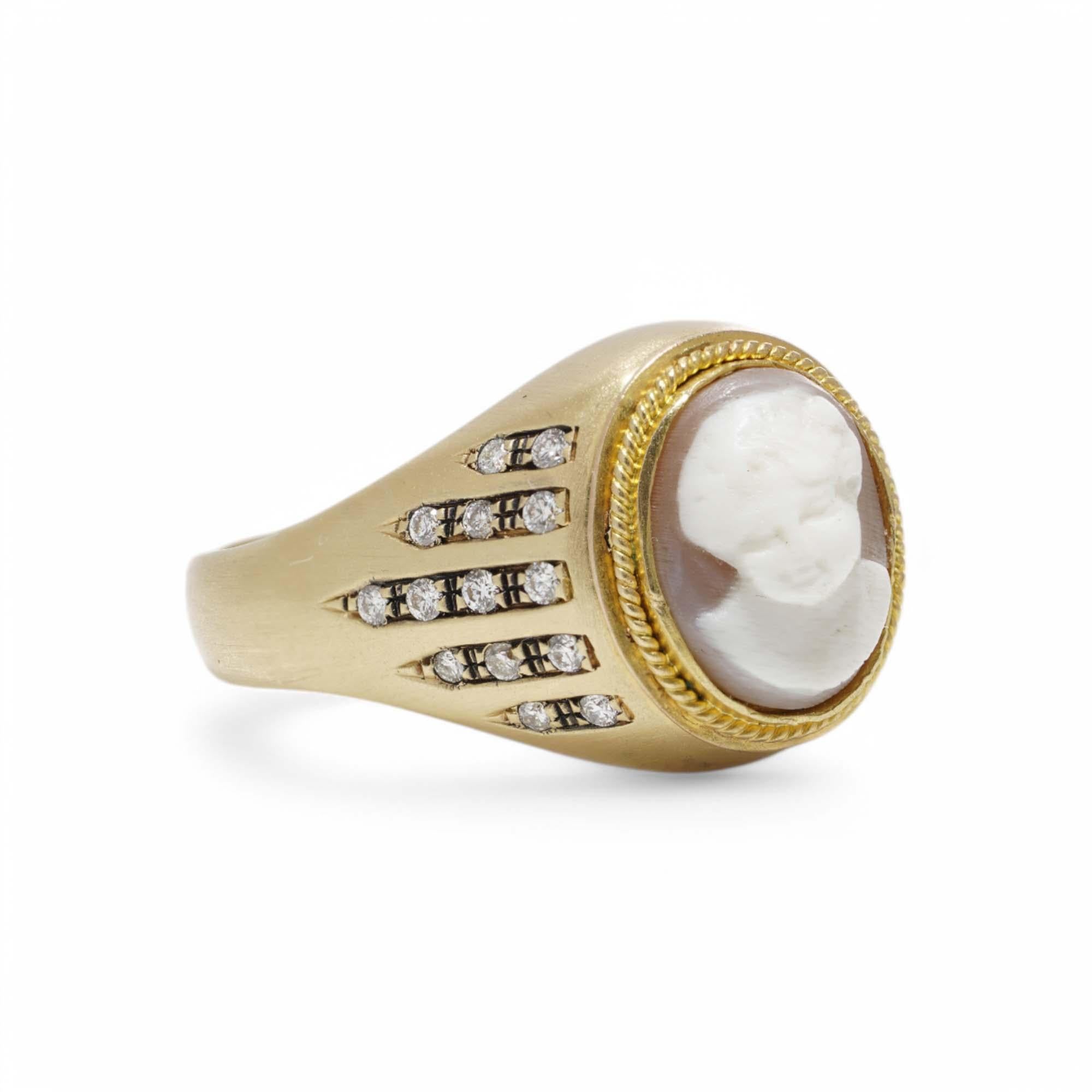 18kt Gold and Carved Cameo Ring For Sale 1
