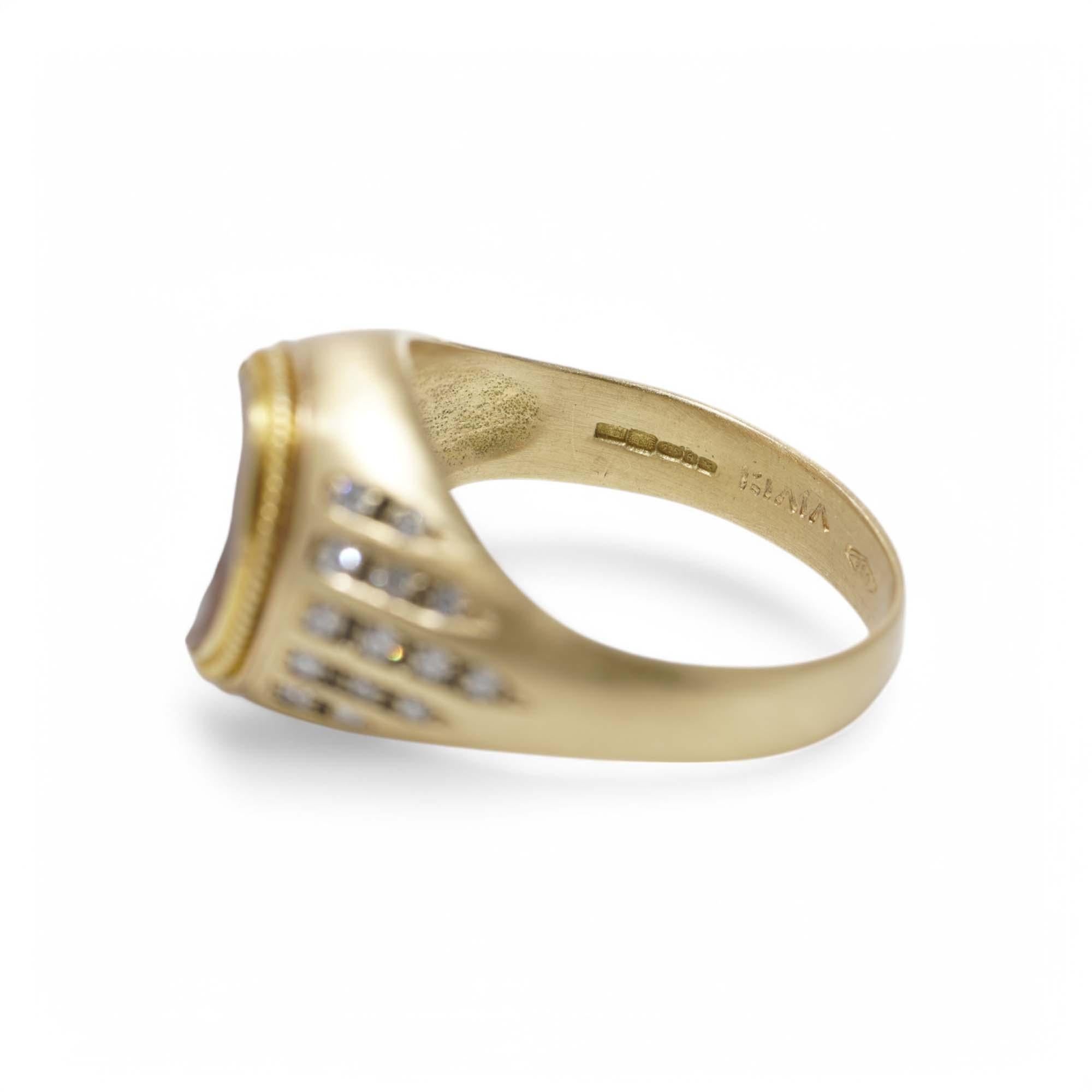 18kt Gold and Carved Cameo Ring For Sale 2