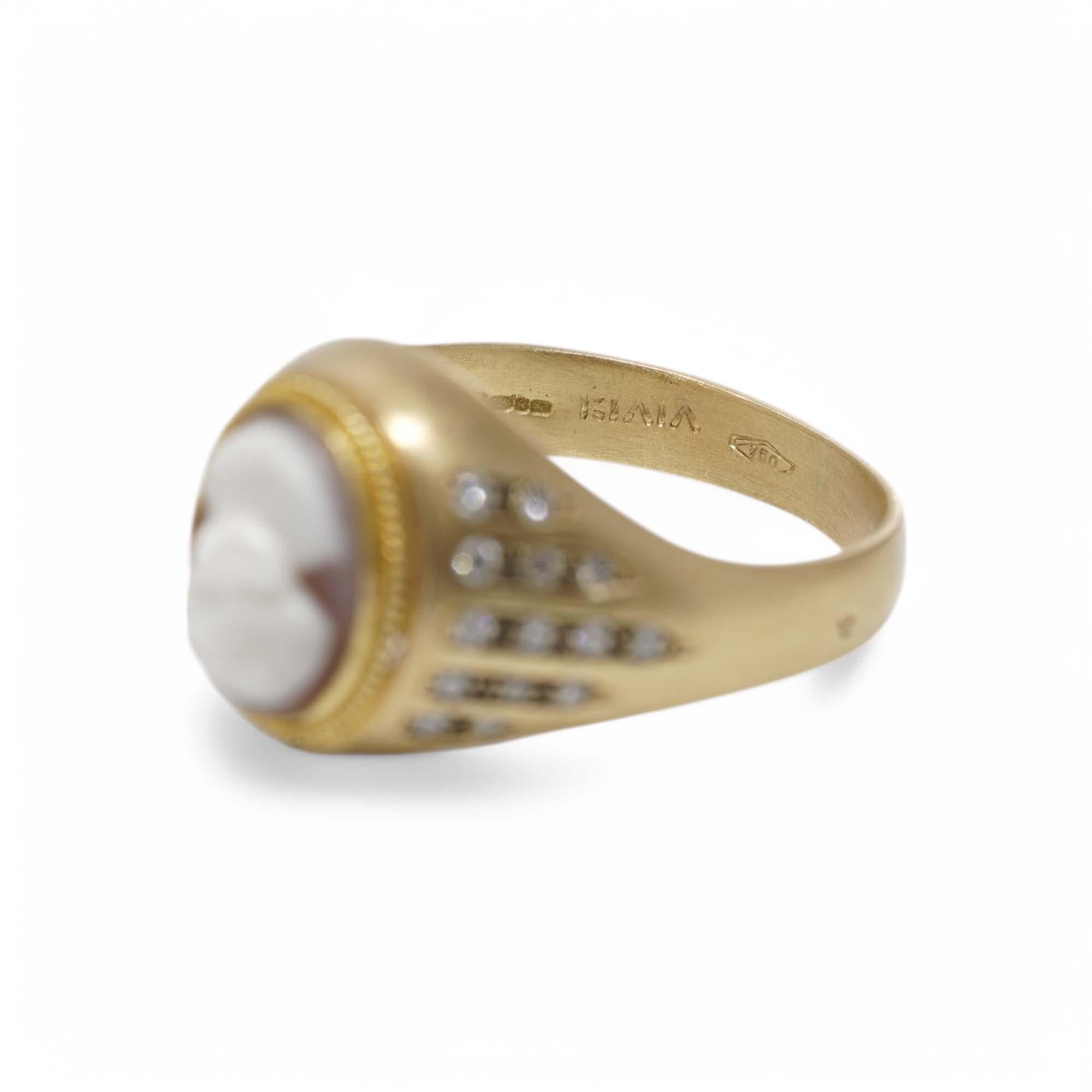 18kt Gold and Carved Cameo Ring For Sale 3