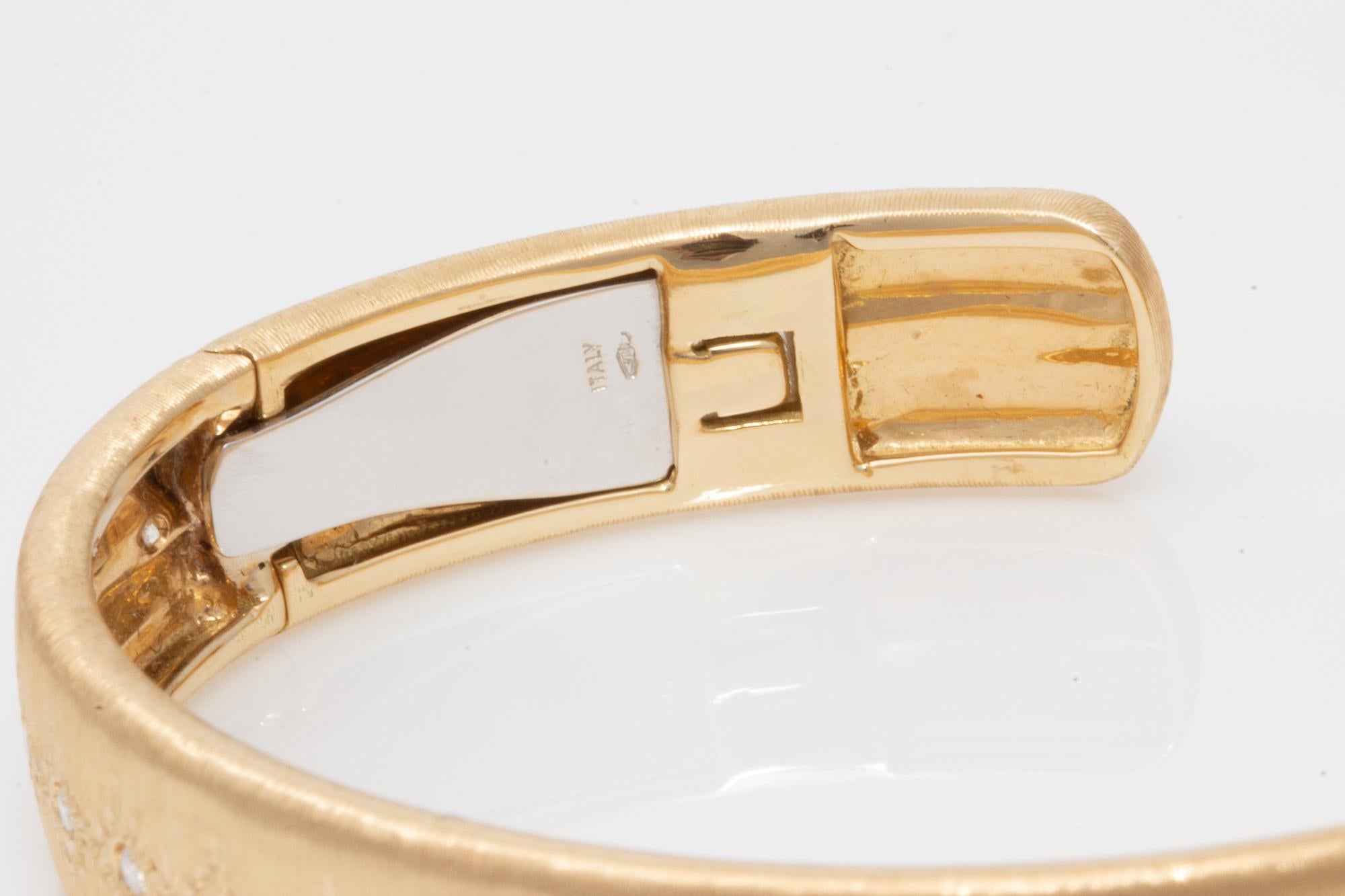 Armband aus 18 Karat Gold und Diamanten mit Florentine-Gravur, Crafted in Italy im Angebot 8