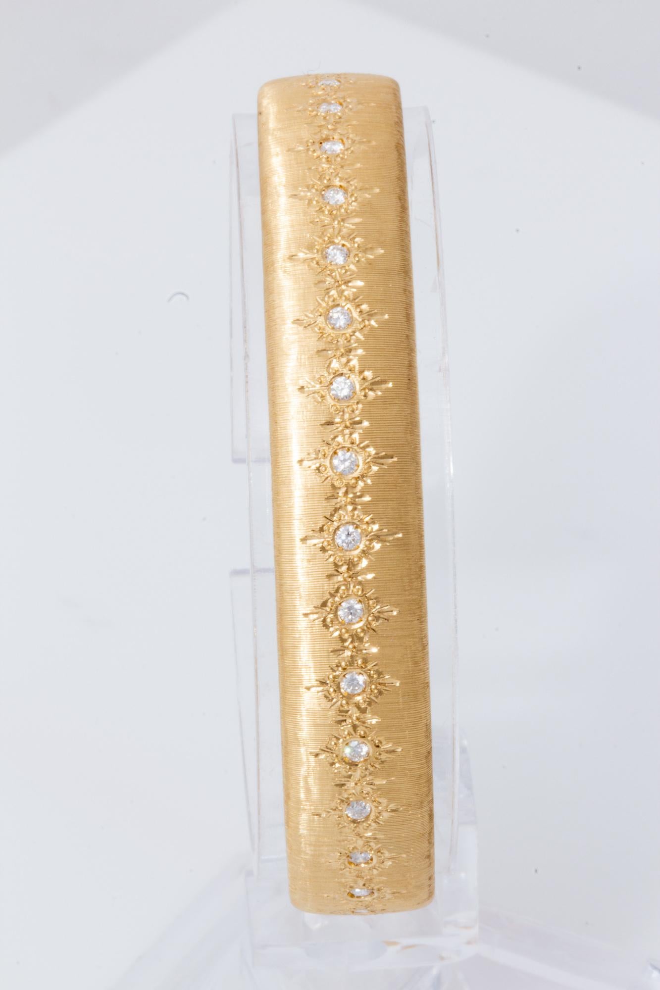 Armband aus 18 Karat Gold und Diamanten mit Florentine-Gravur, Crafted in Italy (Kunsthandwerker*in) im Angebot