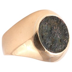 Bague en or 18 carats et bronze byzantin ancien de type Follis Circa 527-565 D.C.