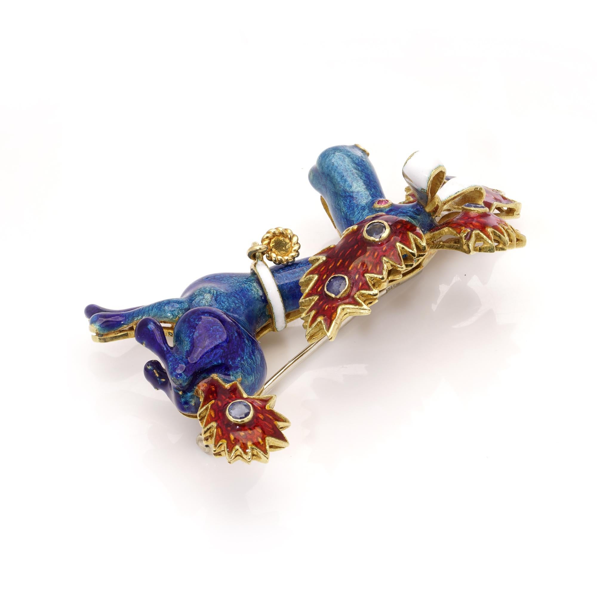 Broche fantaisiste chien caniche en or et émail 18 carats, sertie de saphirs et de rubis Unisexe en vente