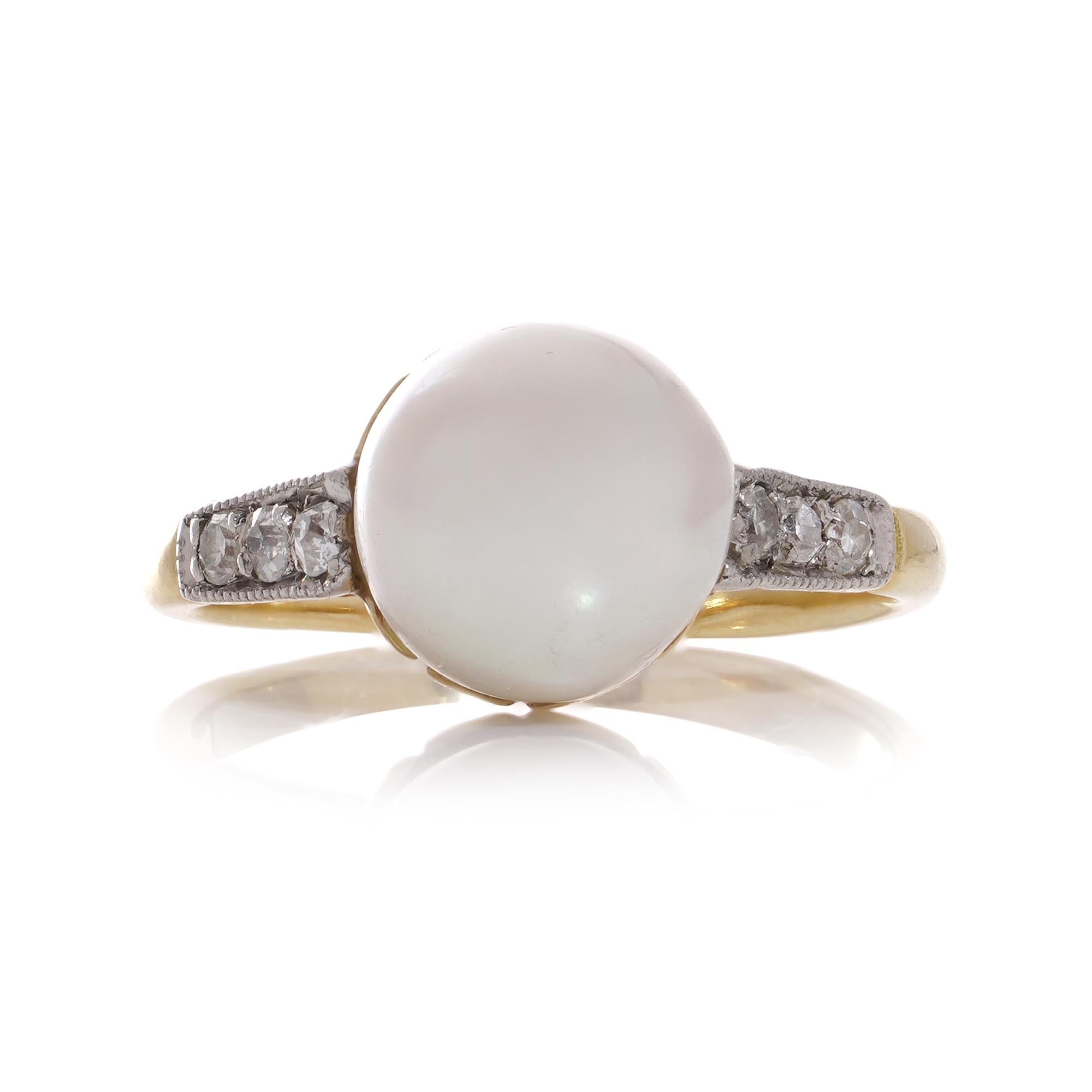Vintage 18kt. yellow gold and Palladium Cultured Saltwater pearl and Diamond extra small size ring.
Made in Circa 1930-1940s
X-ray has been tested positive for 18kt gold and palladium.

Dimensions -
Ring Size (UK) = E 1/2 (EU) = 43.4 (US) =