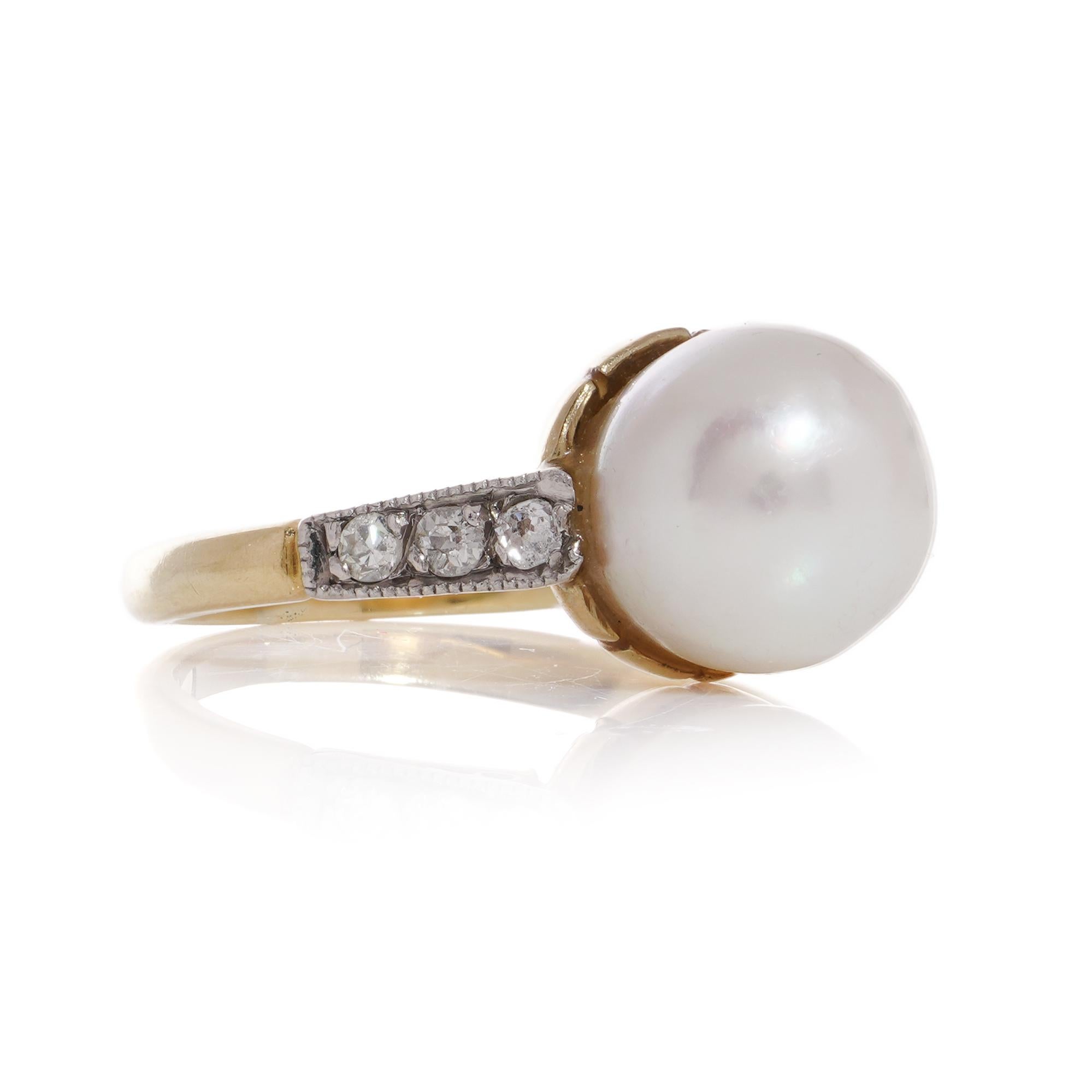 18kt. gold and Palladium Cultured Saltwater pearl and Diamond E 1/2 size ring  For Sale 3