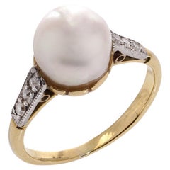 Vintage 18kt. gold and Palladium Cultured Saltwater pearl and Diamond E 1/2 size ring 