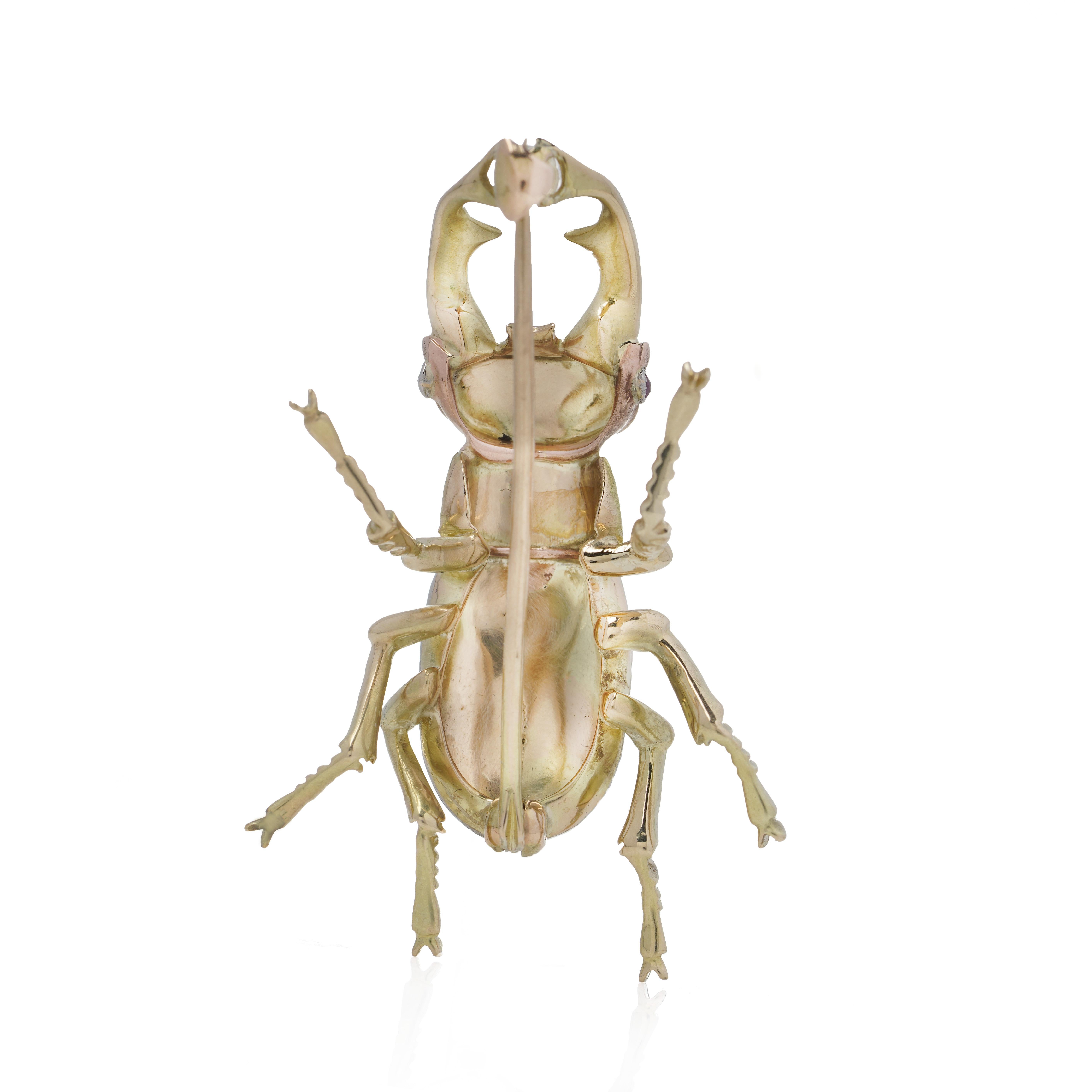 broche escarabajo de oro de 18 quilates y platino en venta 2