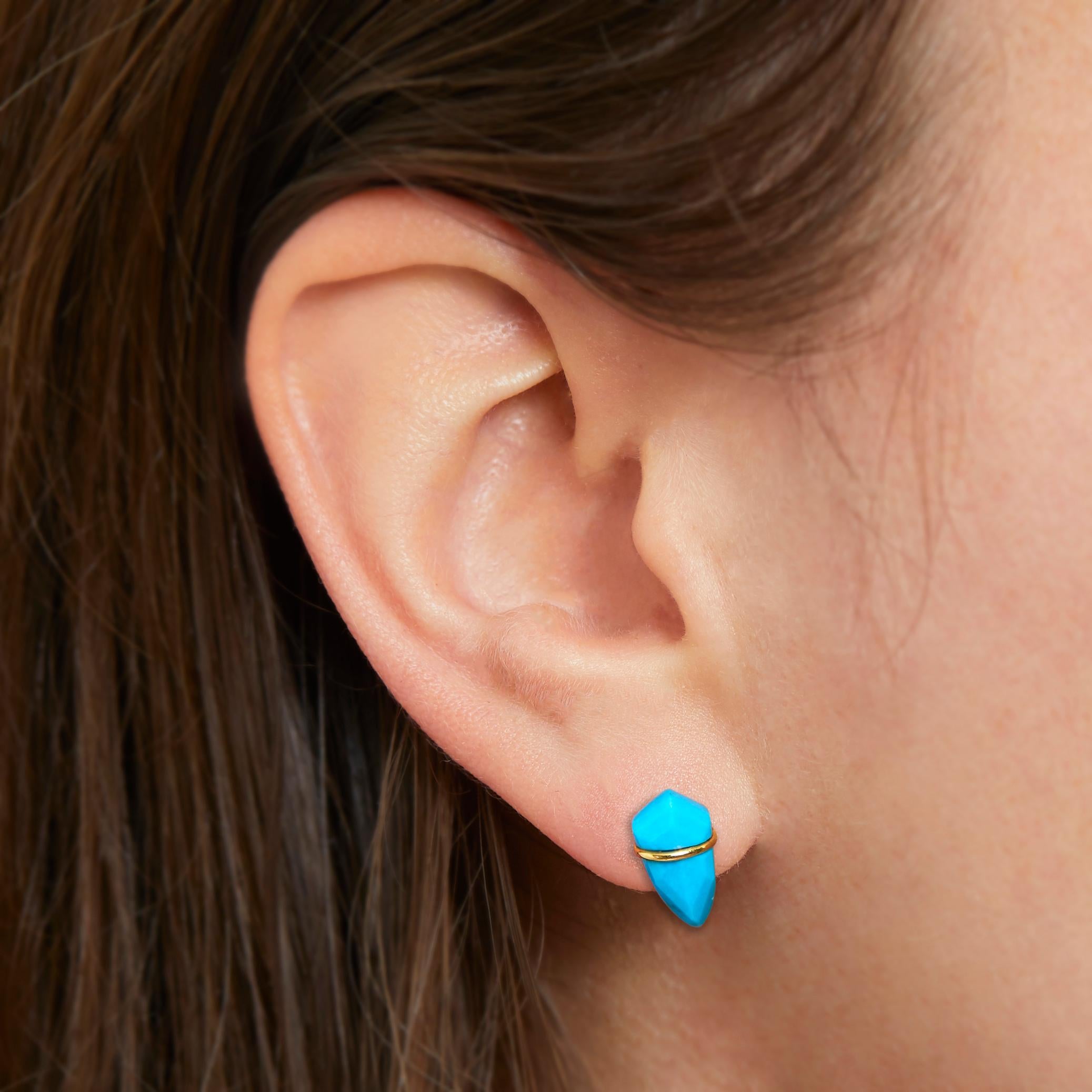 A fresh take on a classic style. These lightweight stud earrings feature turquoise which has been hand-cut into Page’s signature Kite shape. The stones have then been wrapped in 18kt gold. Perfect for any occasion and suitable for everyday wear, the