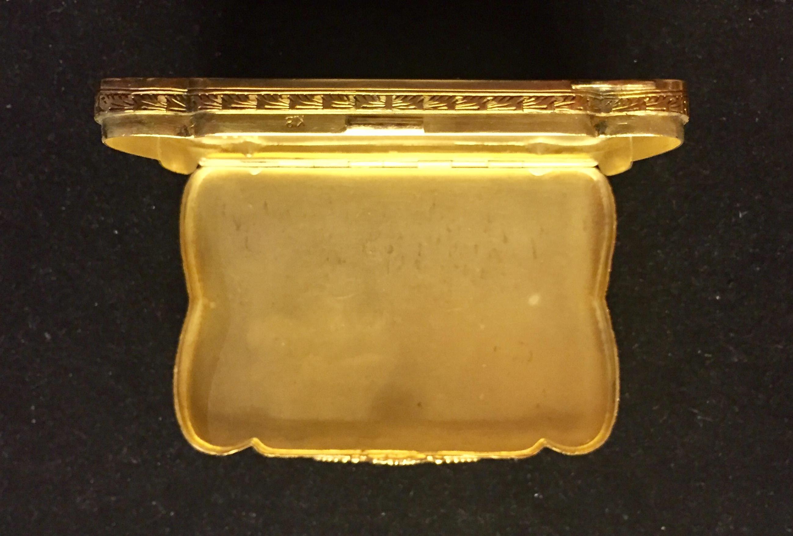 18 Kt Gold Antique  Box In Good Condition For Sale In Palermo, IT