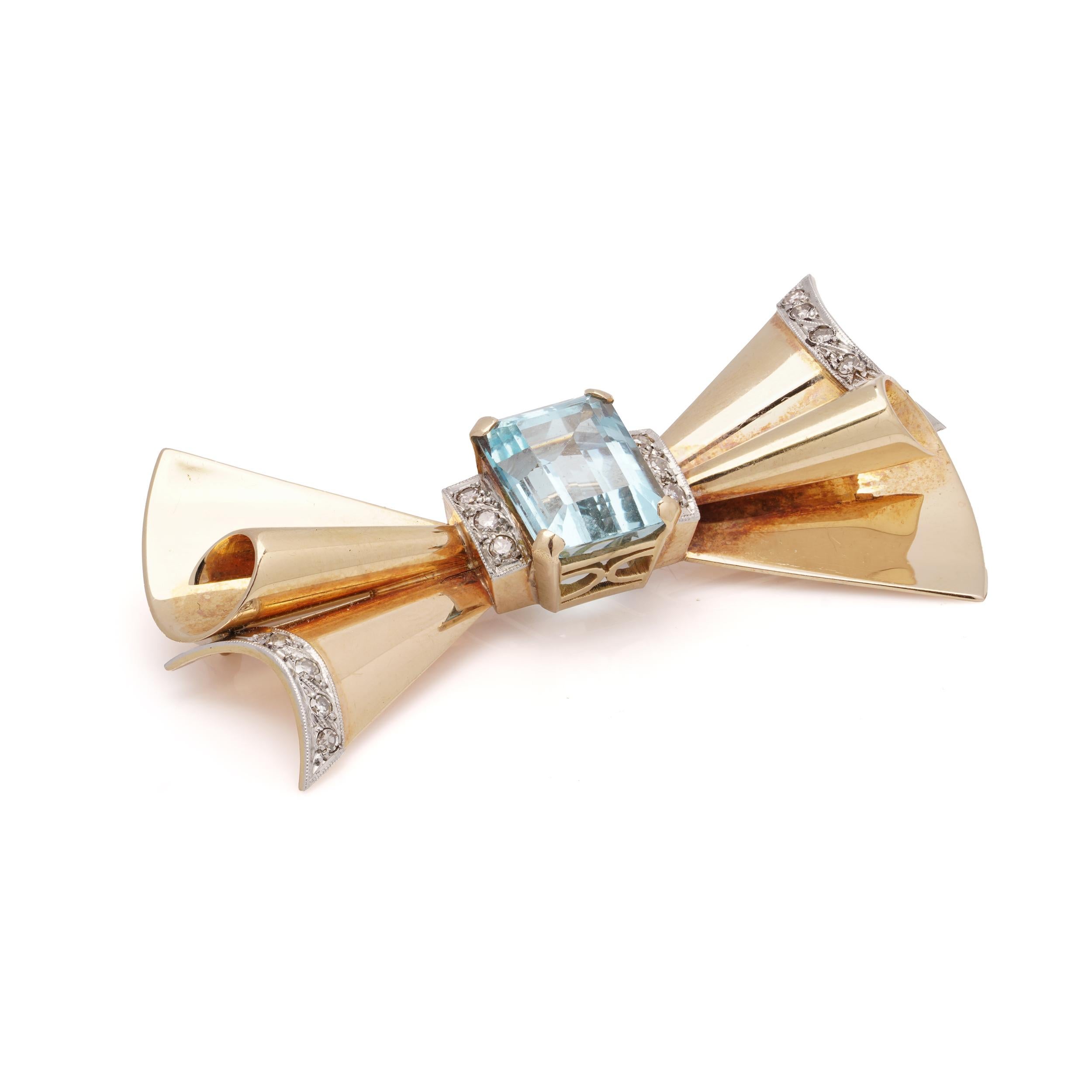 A stunning Retro period brooch crafted in 18kt yellow gold, designed in a distinctive bow motif. At its center is a vibrant emerald-cut aquamarine, estimated to weigh approximately 6 carats, bezel-set within an architectural gold frame. The