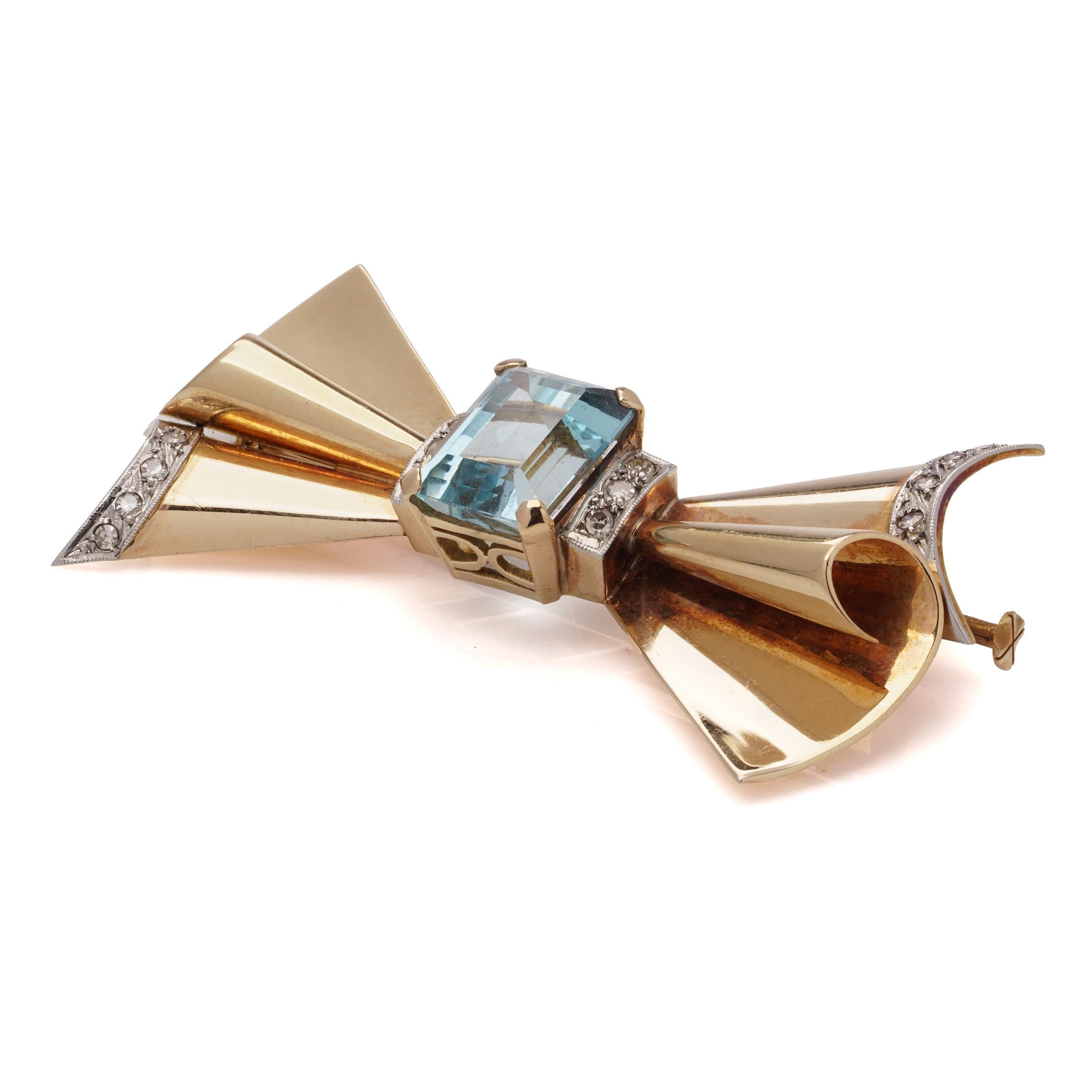 Brilliant Cut 18kt Gold Aquamarine and Diamond Bow Brooch, circa 1940s For Sale