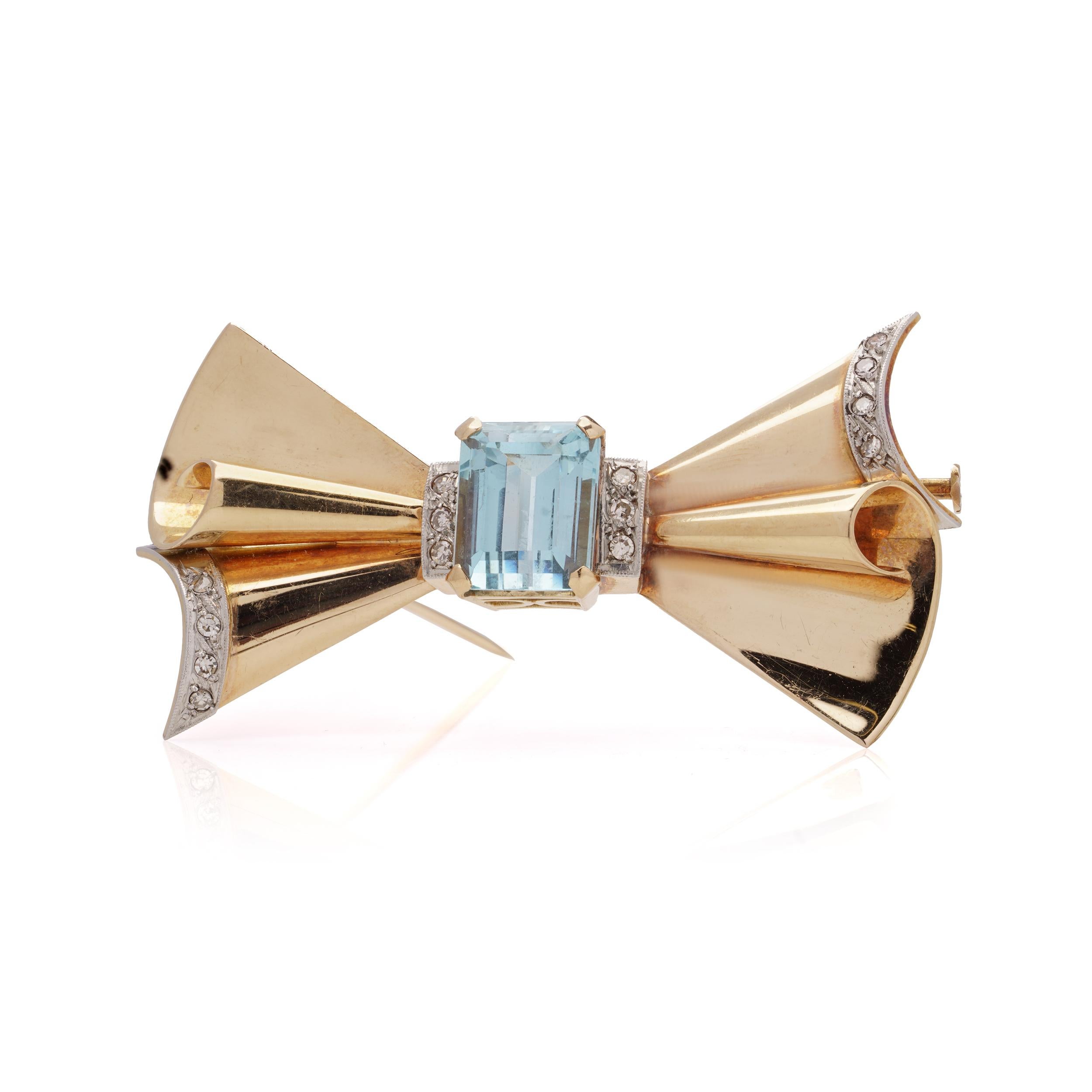 Women's or Men's 18kt Gold Aquamarine and Diamond Bow Brooch, circa 1940s For Sale