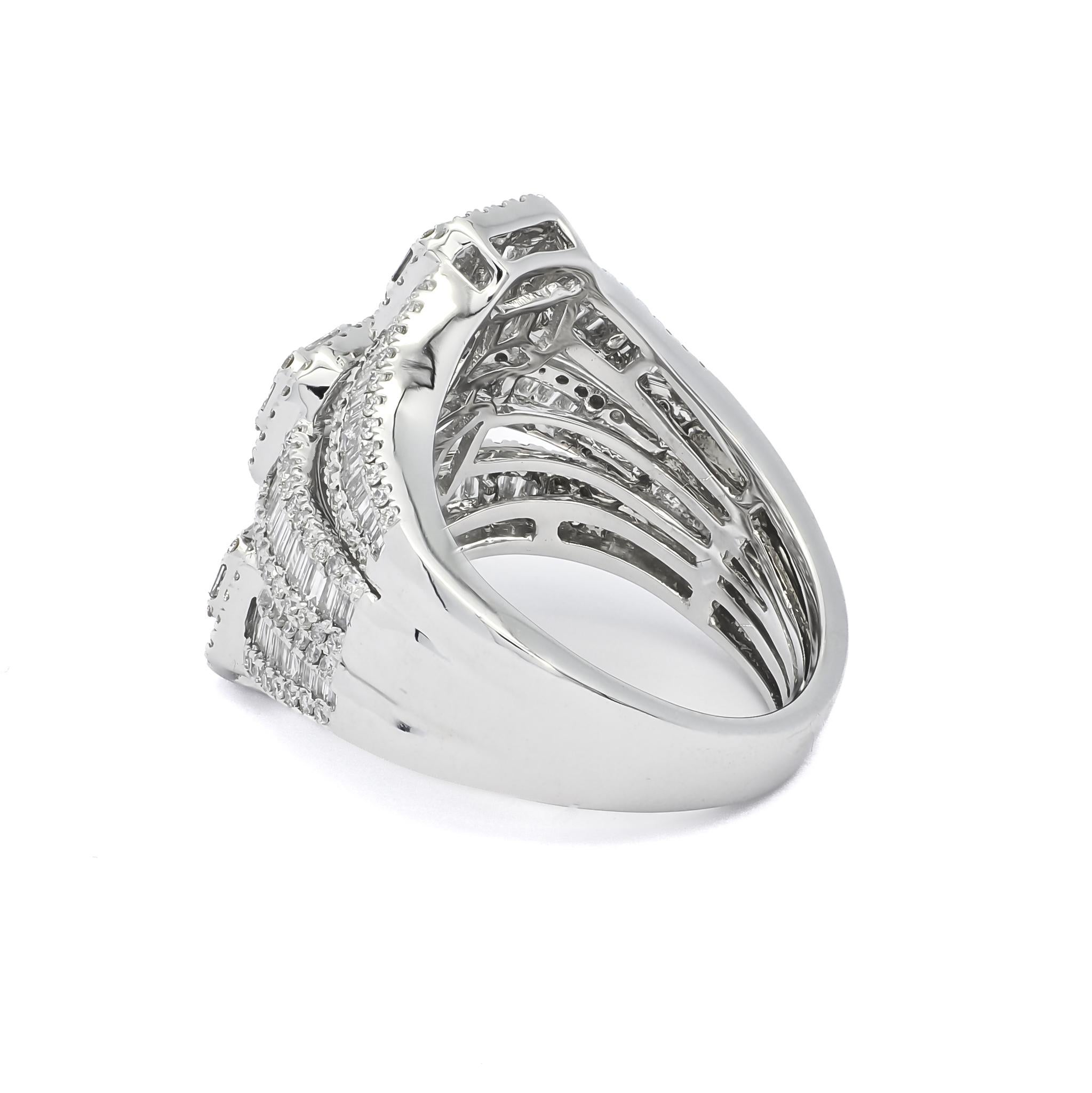 Art Deco Natural Diamond 1.8 carats 18KT White Gold Cocktail Ring For Sale