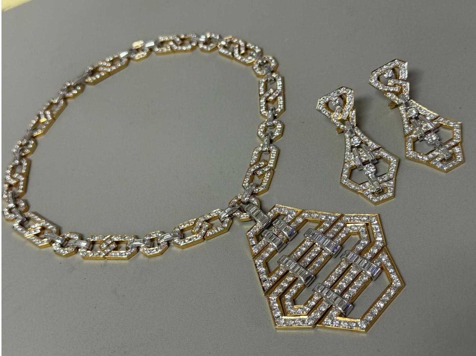 Art Deco Geometric Elegant Set 136 grams 18Kt Gold with Diamonds 21.48 cts For Sale 9