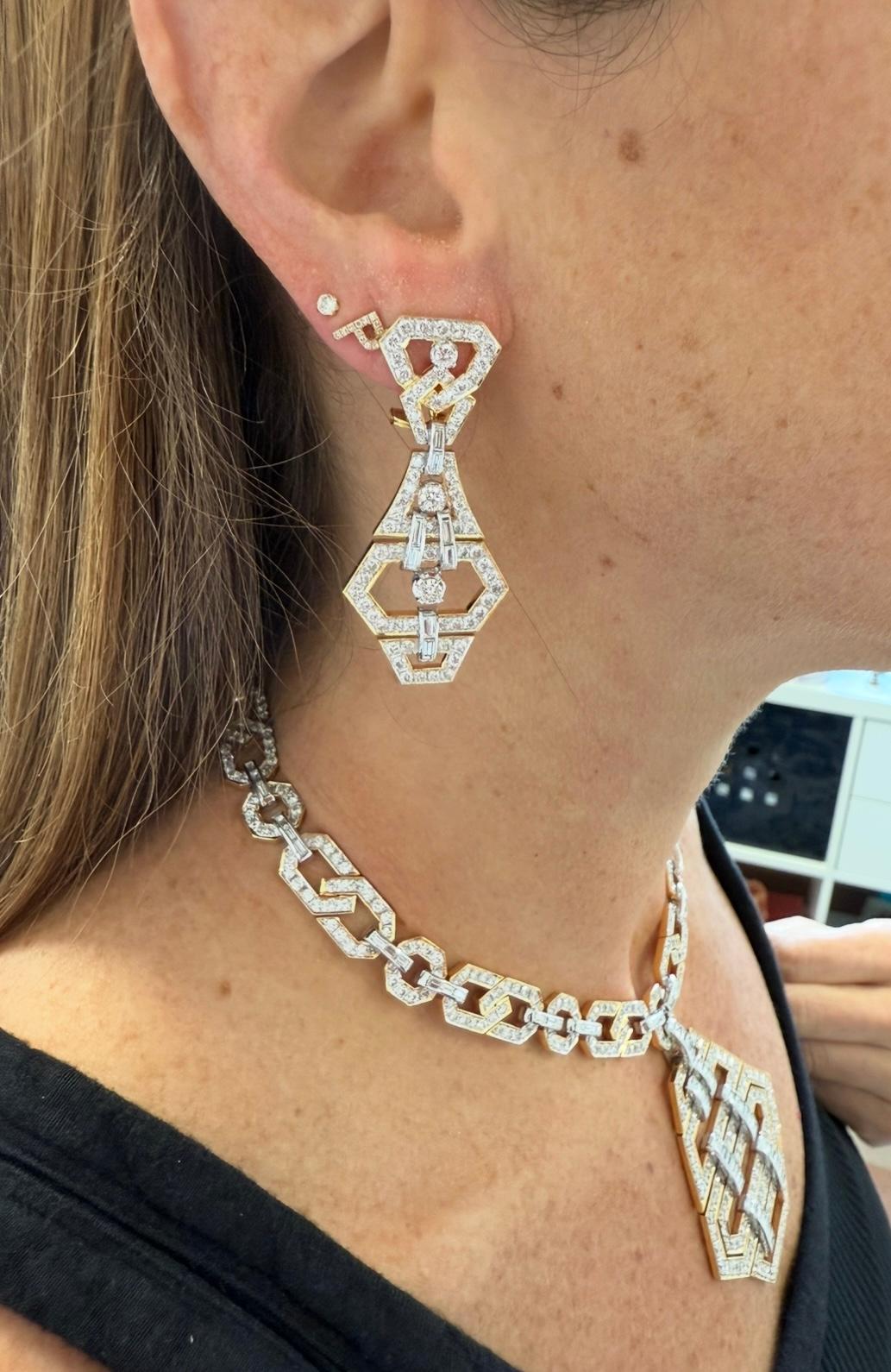 Art Deco Geometric Elegant Set 136 grams 18Kt Gold with Diamonds 21.48 cts For Sale 1