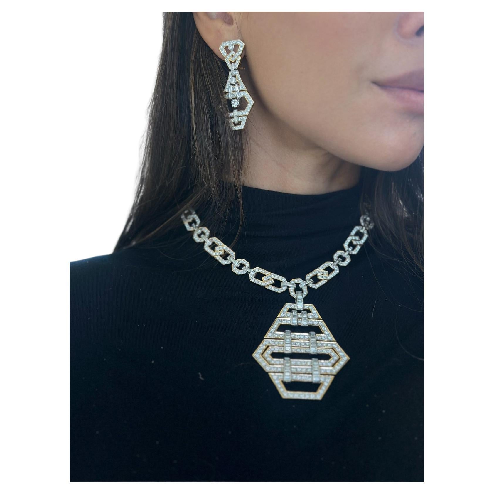 Art Deco Geometric Elegant Set 136 grams 18Kt Gold with Diamonds 21.48 cts For Sale 3