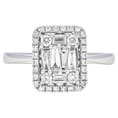 Bague de fiançailles en or 18 carats avec halo de diamants naturels taille baguette R065979 WG