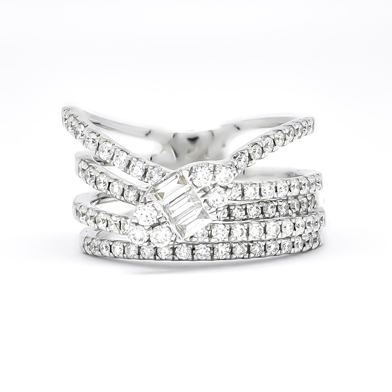 Women's or Men's Natural Diamond 1.25 carats 18 Karat White Gold VVS Cocktail Ring  For Sale