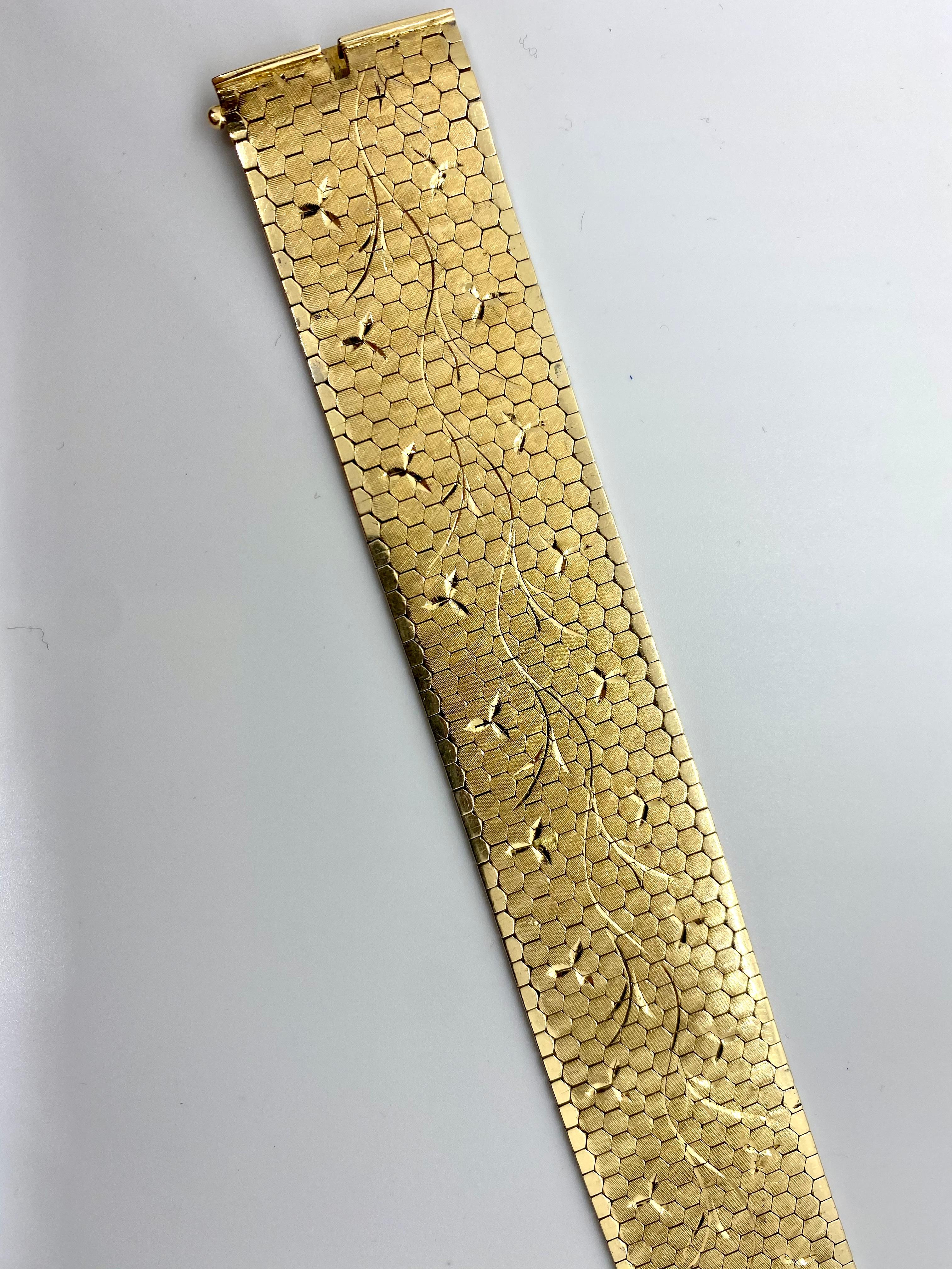  Band Bracelet  with 750 punch, engraving, Italian manufacture from the 1960s
cm 19 x 2,5cm, weight 66,5 gr