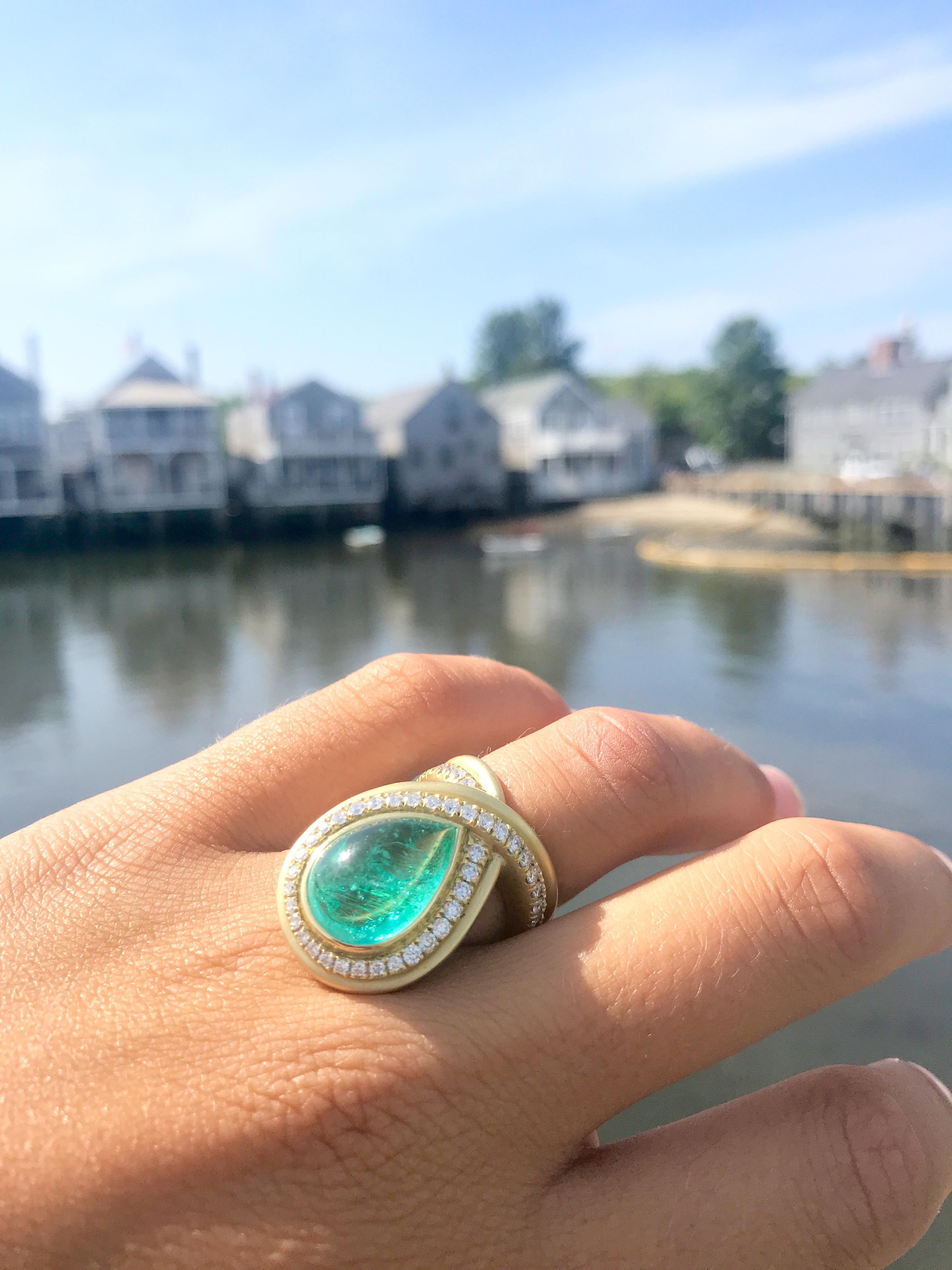 18kt Gold Band with a 10.55ct Paraiba Tourmaline and 1.04ct G SI  Diamonds 2