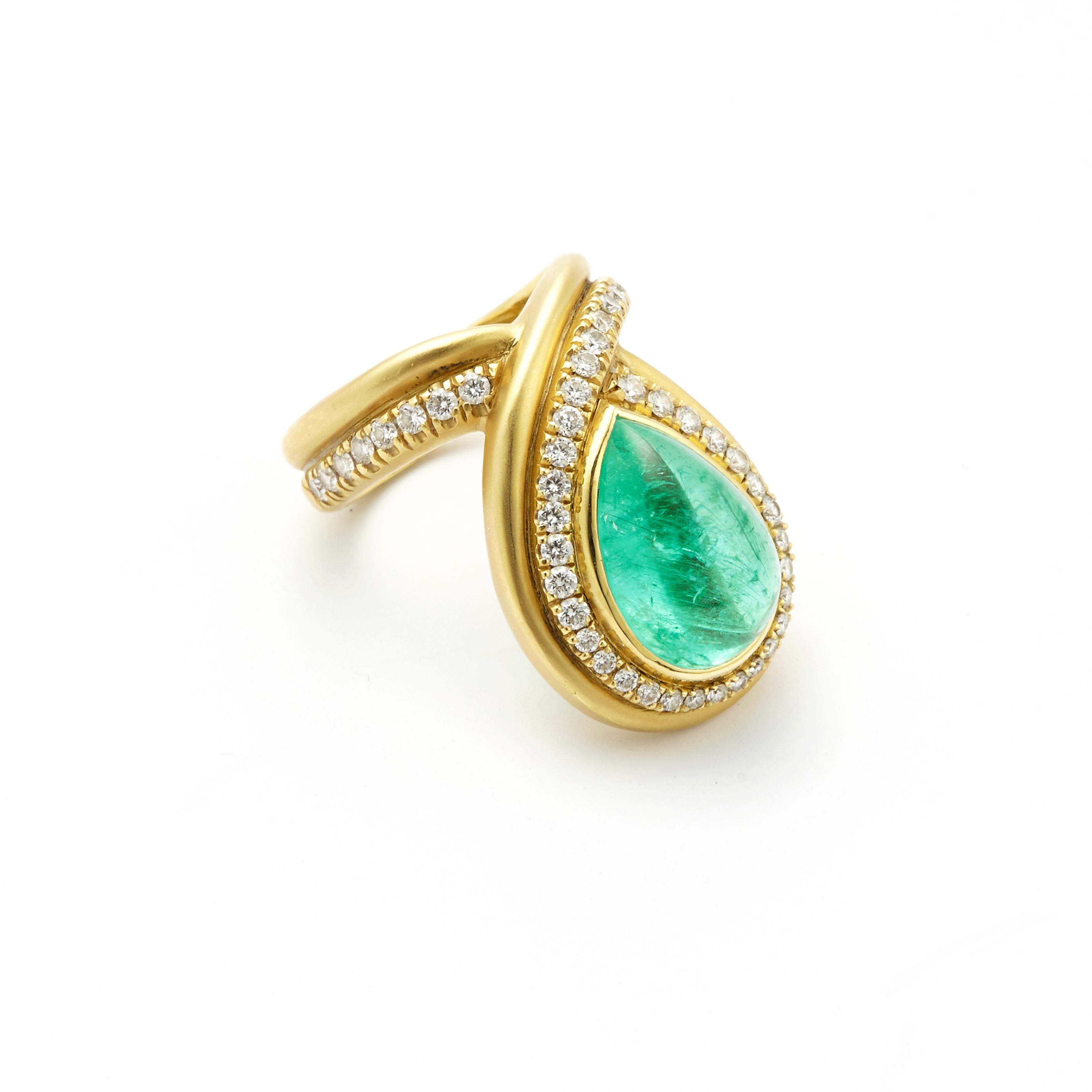 18kt Gold Band with a 10.55ct Paraiba Tourmaline and 1.04ct G SI  Diamonds 4