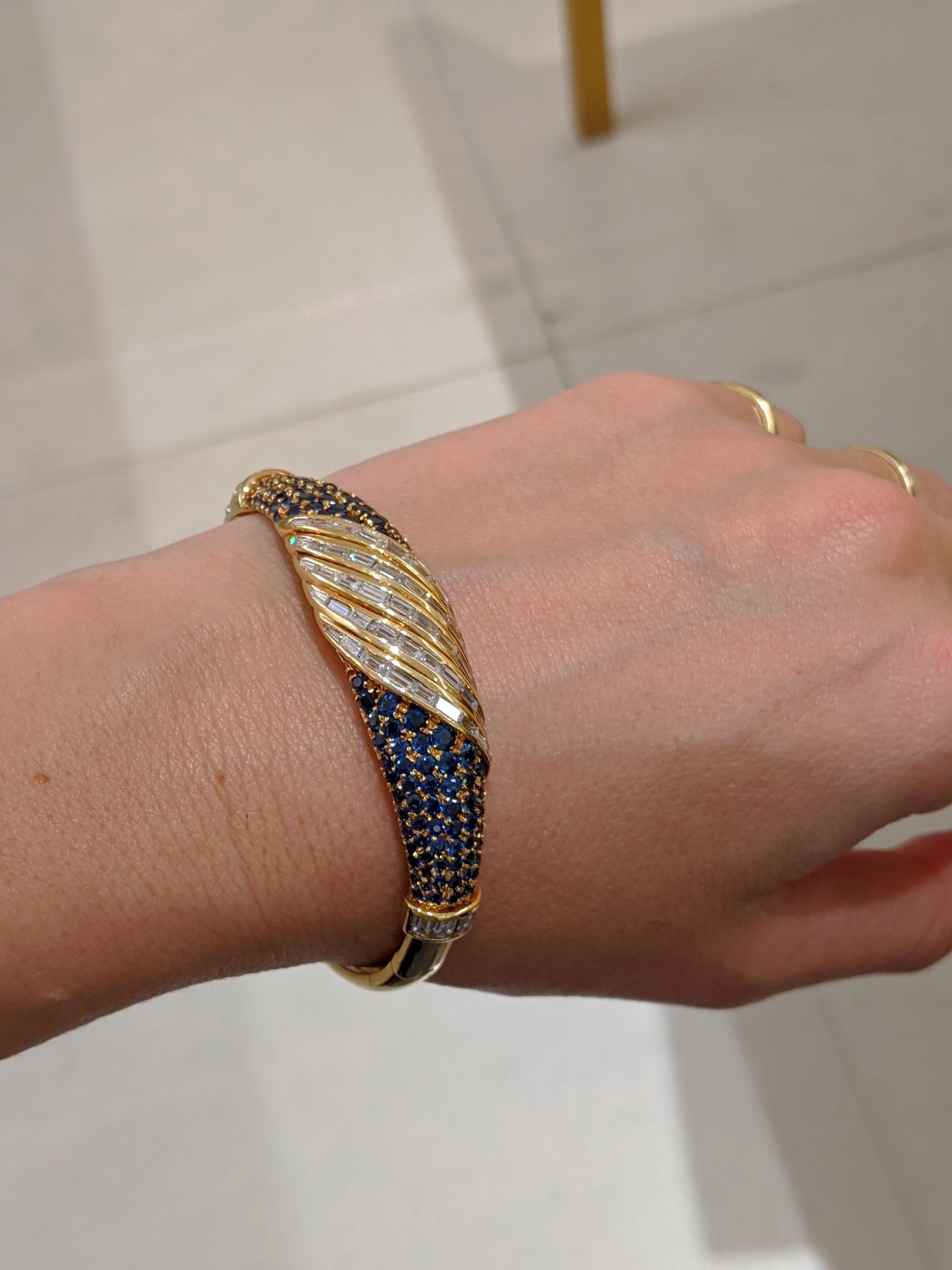 18Kt Gold Bangle Bracelet, 3.60Ct. Baguette Diamonds & 6.30 Carat Blue Sapphires For Sale 3
