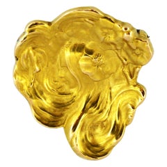 Antique 18 Karat Gold Brooch with Carving of Floral Motifs and a Lady