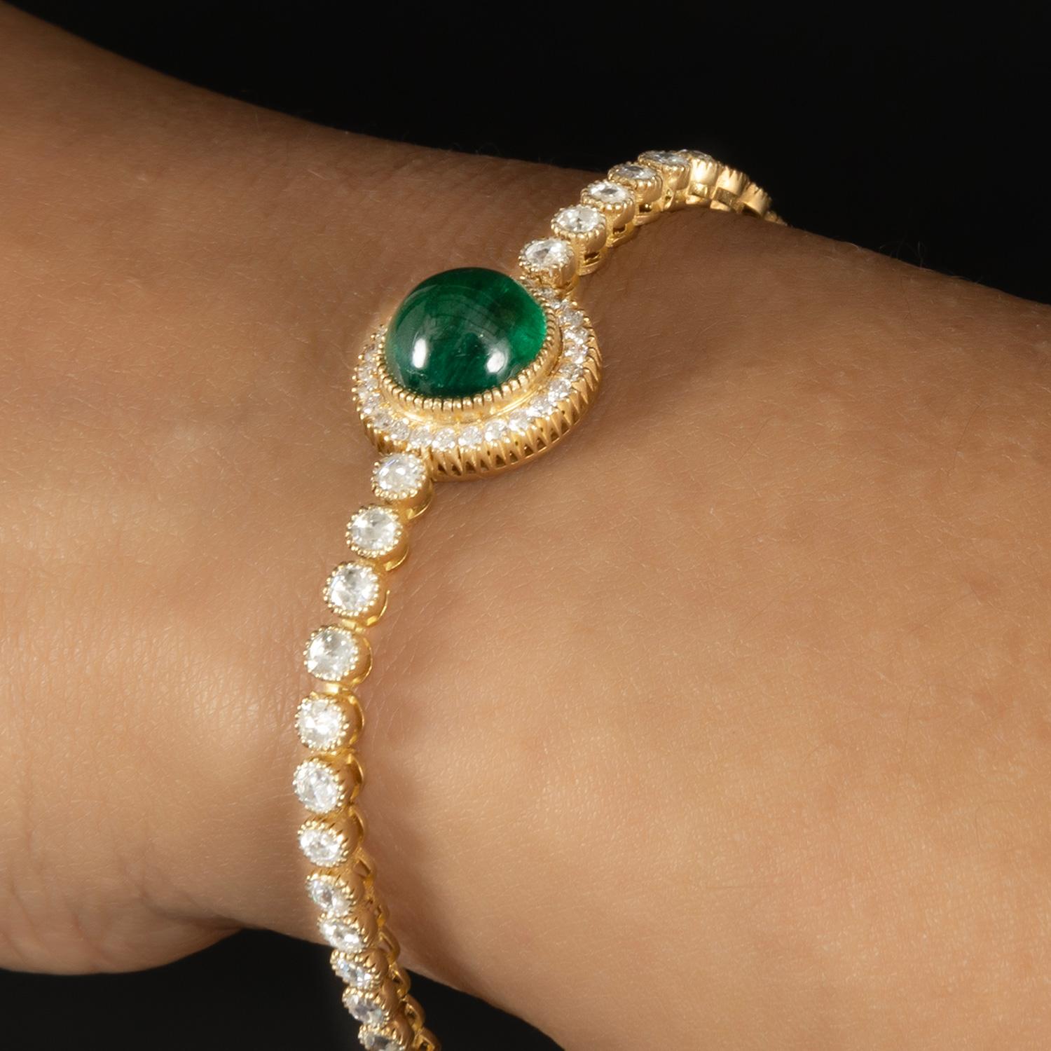 18kt Gold Cabochon Emerald & Diamond Bracelet In New Condition For Sale In London, W1U 2JG
