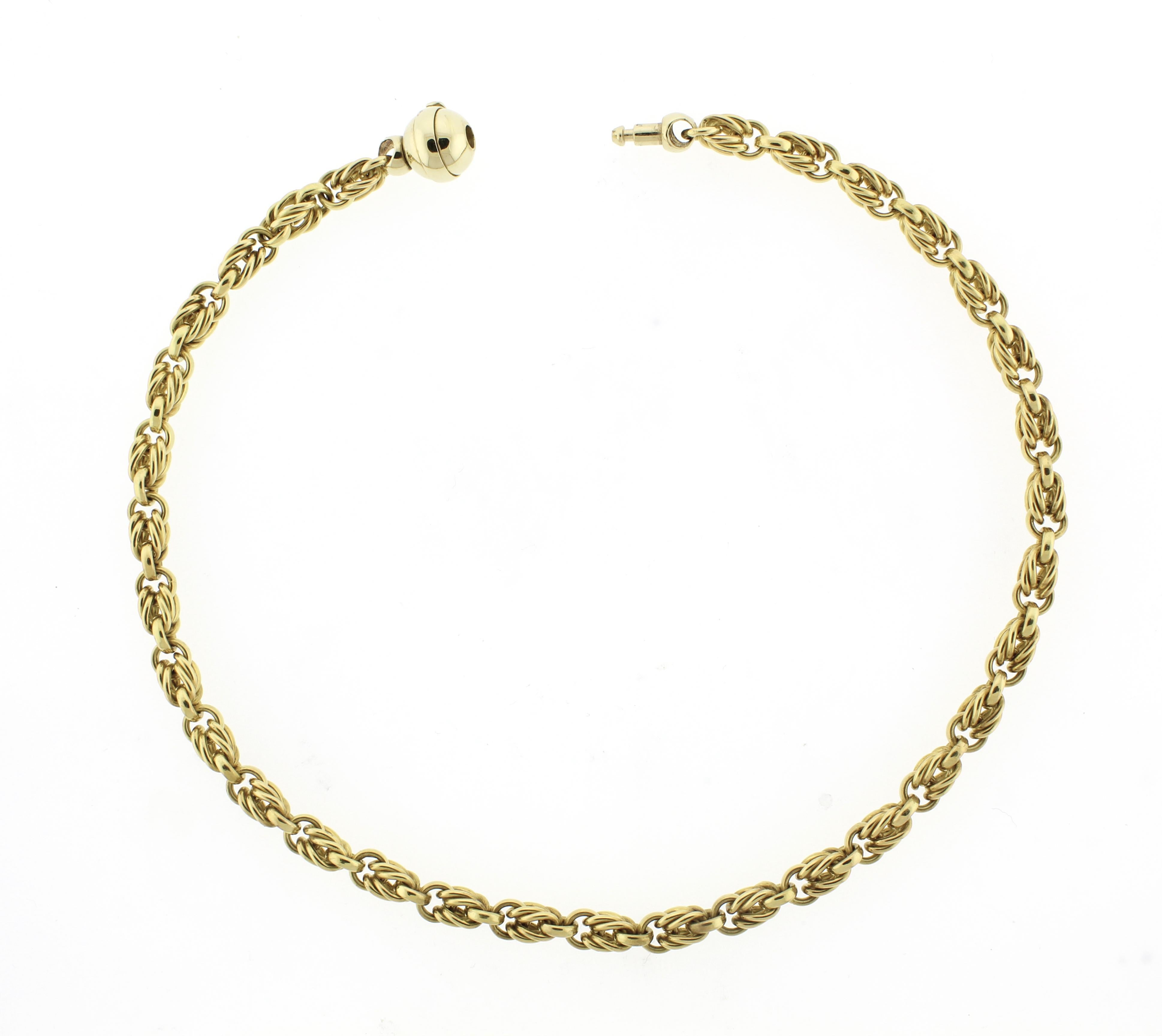 Women's or Men's 18kt Gold Chain Link Necklace For Sale