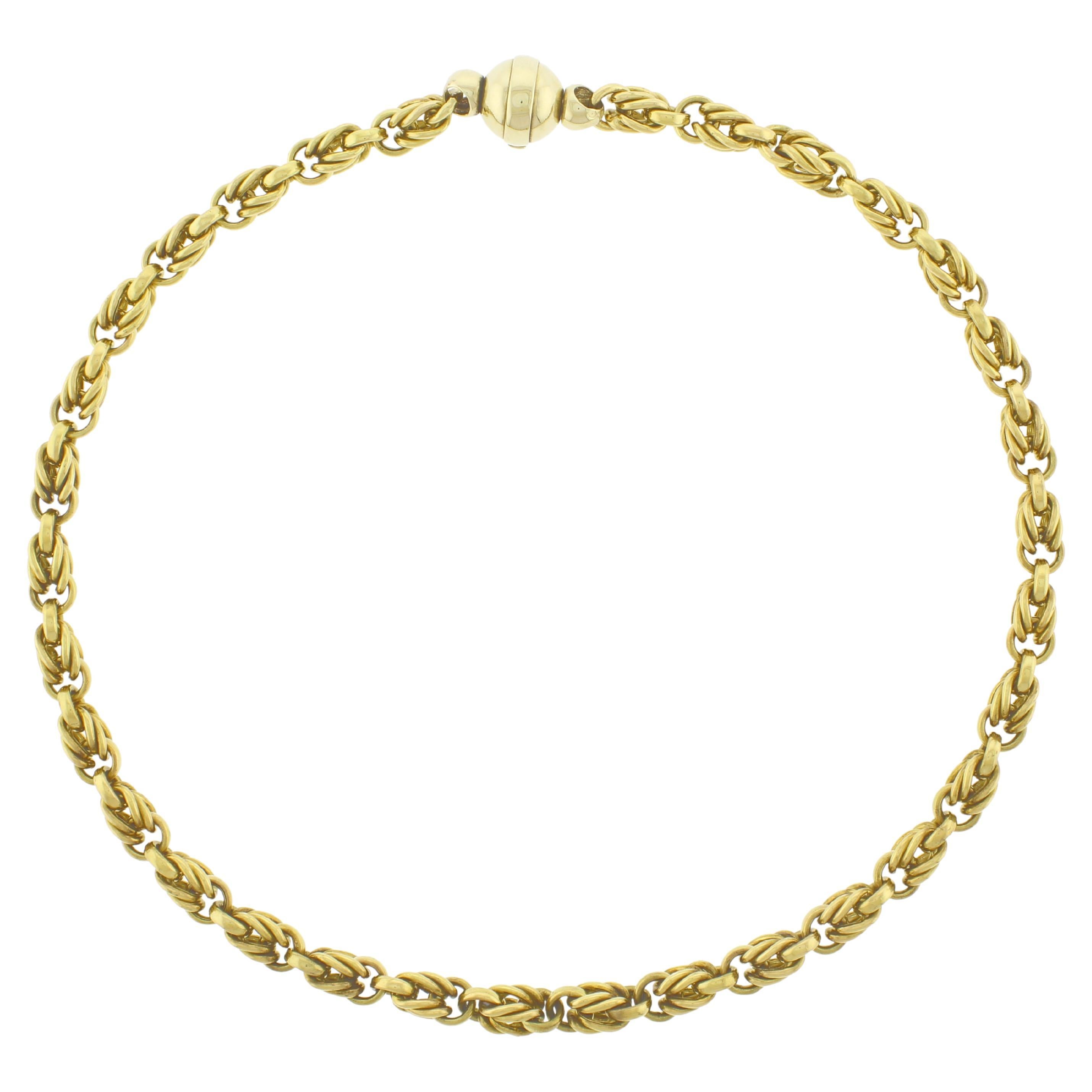 18kt Gold Chain Link Necklace For Sale