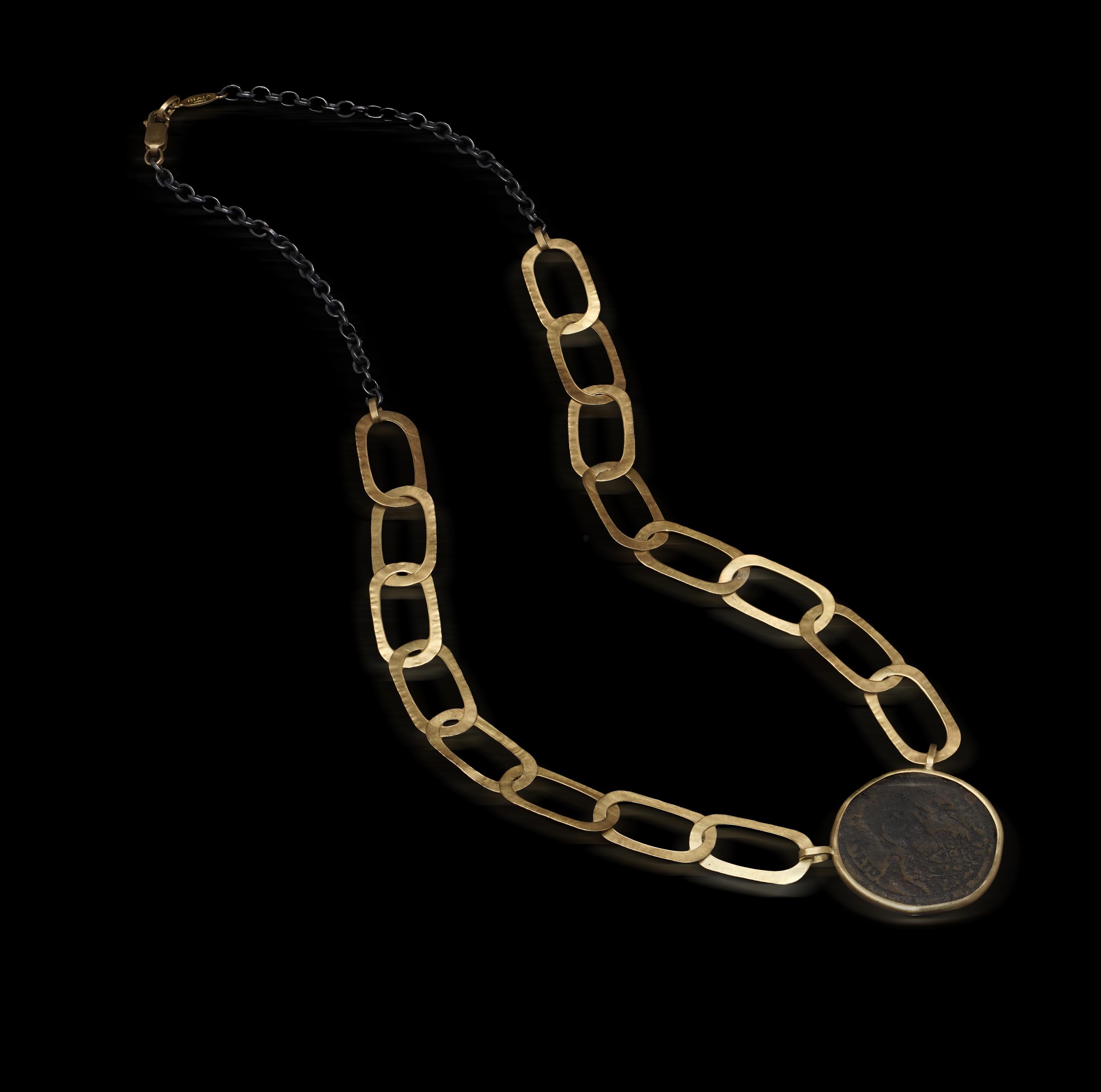 Romain classique Collier en or 18kt avec pièce de monnaie byzantine en bronze (Anastase I AE Folli en vente