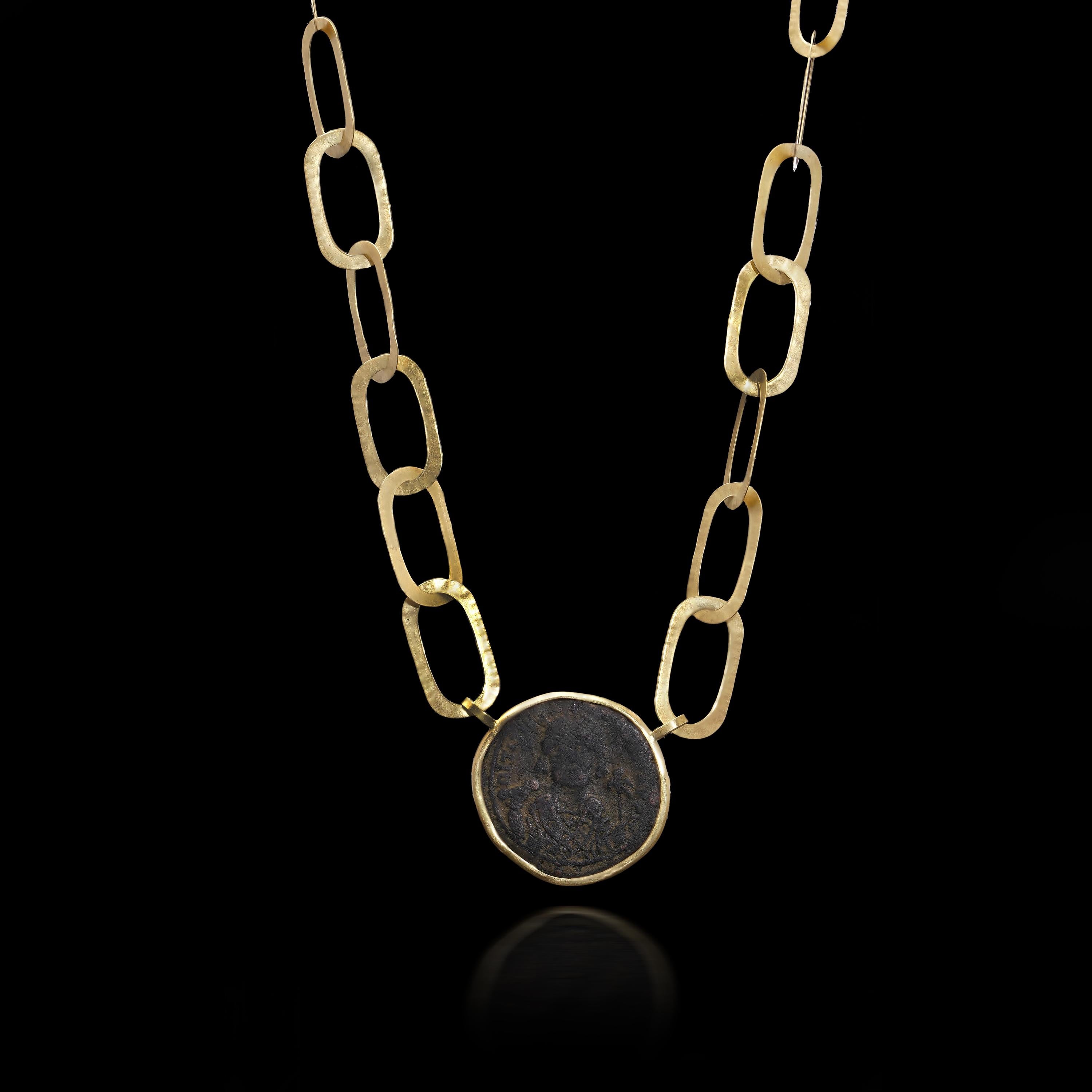 Collier en or 18kt avec pièce de monnaie byzantine en bronze (Anastase I AE Folli en vente 1