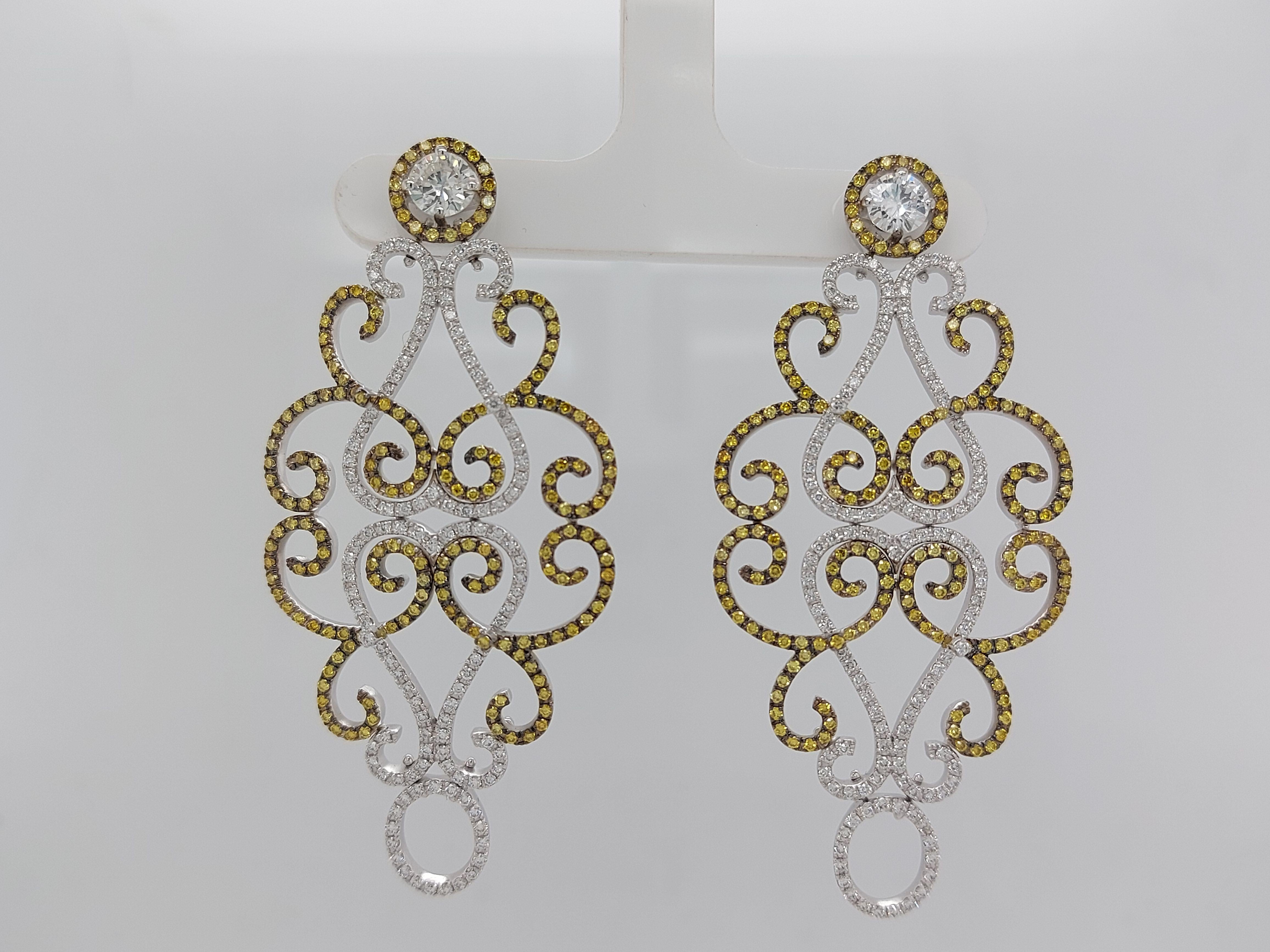 Brilliant Cut 18Kt Gold Chandelier Earrings with Yellow and White Diamonds & Solitaire Diamond For Sale