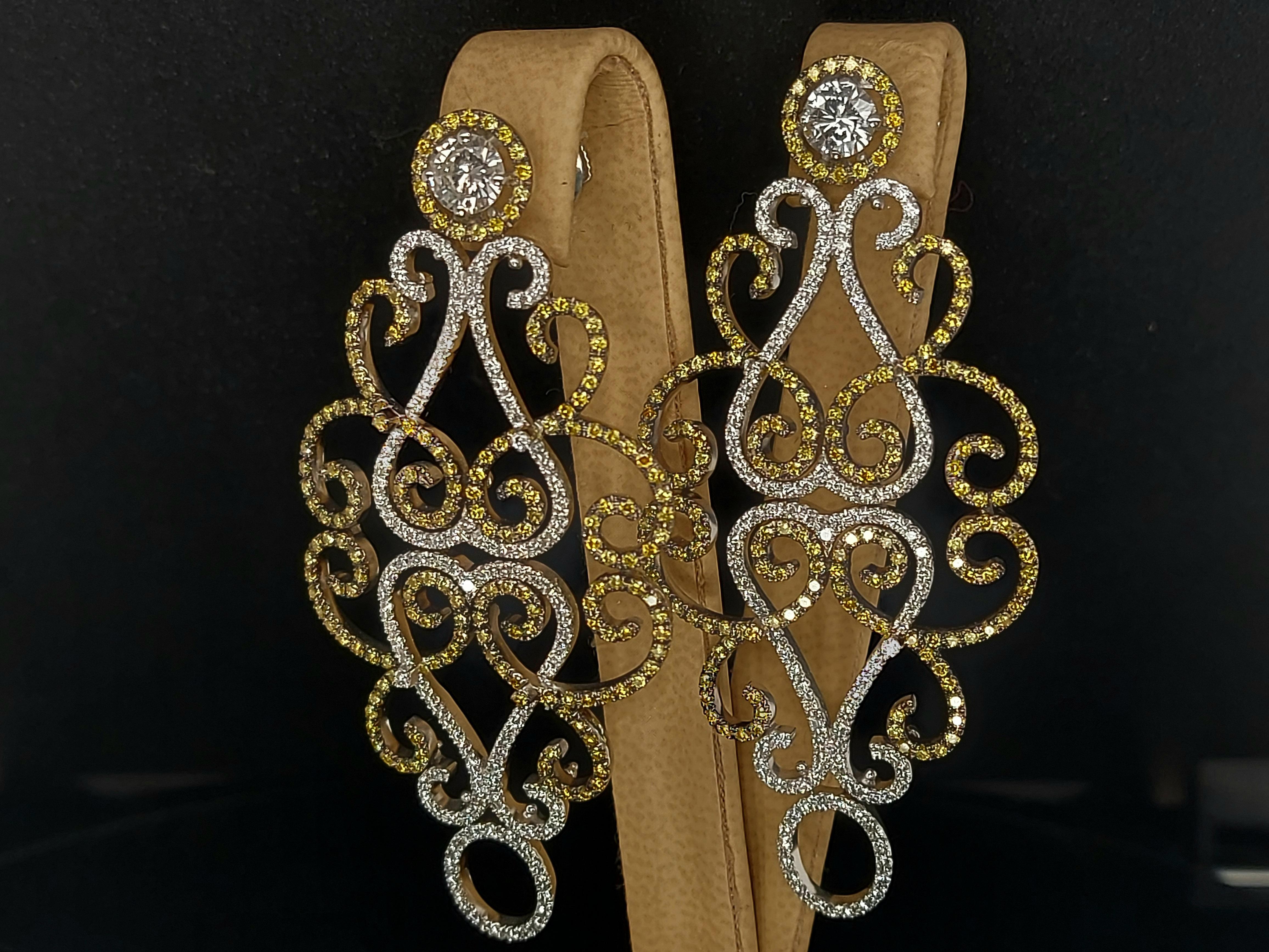 18Kt Gold Chandelier Earrings with Yellow and White Diamonds & Solitaire Diamond For Sale 1