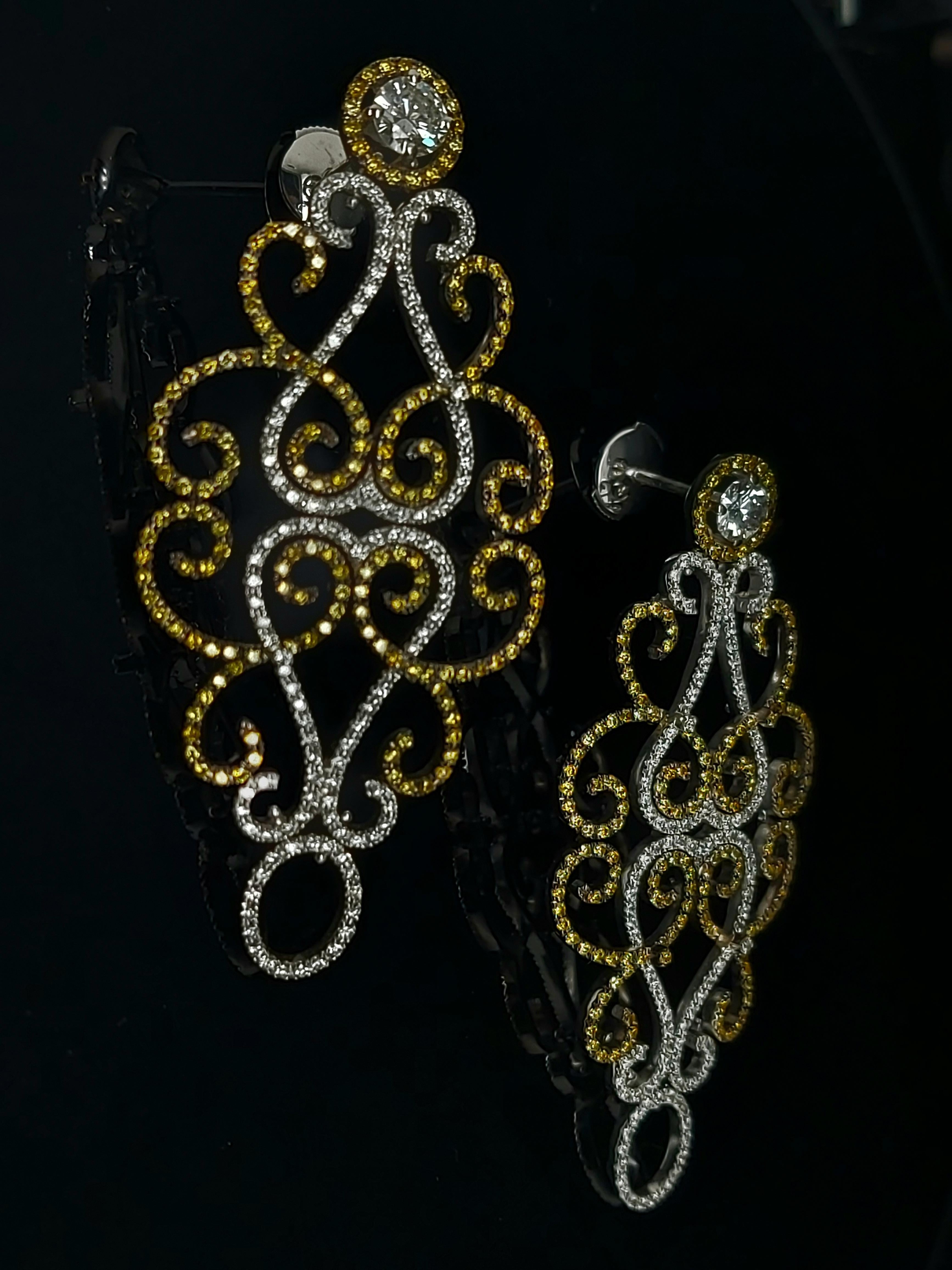 18Kt Gold Chandelier Earrings with Yellow and White Diamonds & Solitaire Diamond For Sale 2