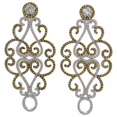 Boucles d'oreilles lustre en or 18 carats avec diamants jaunes et blancs et diamants solitaires