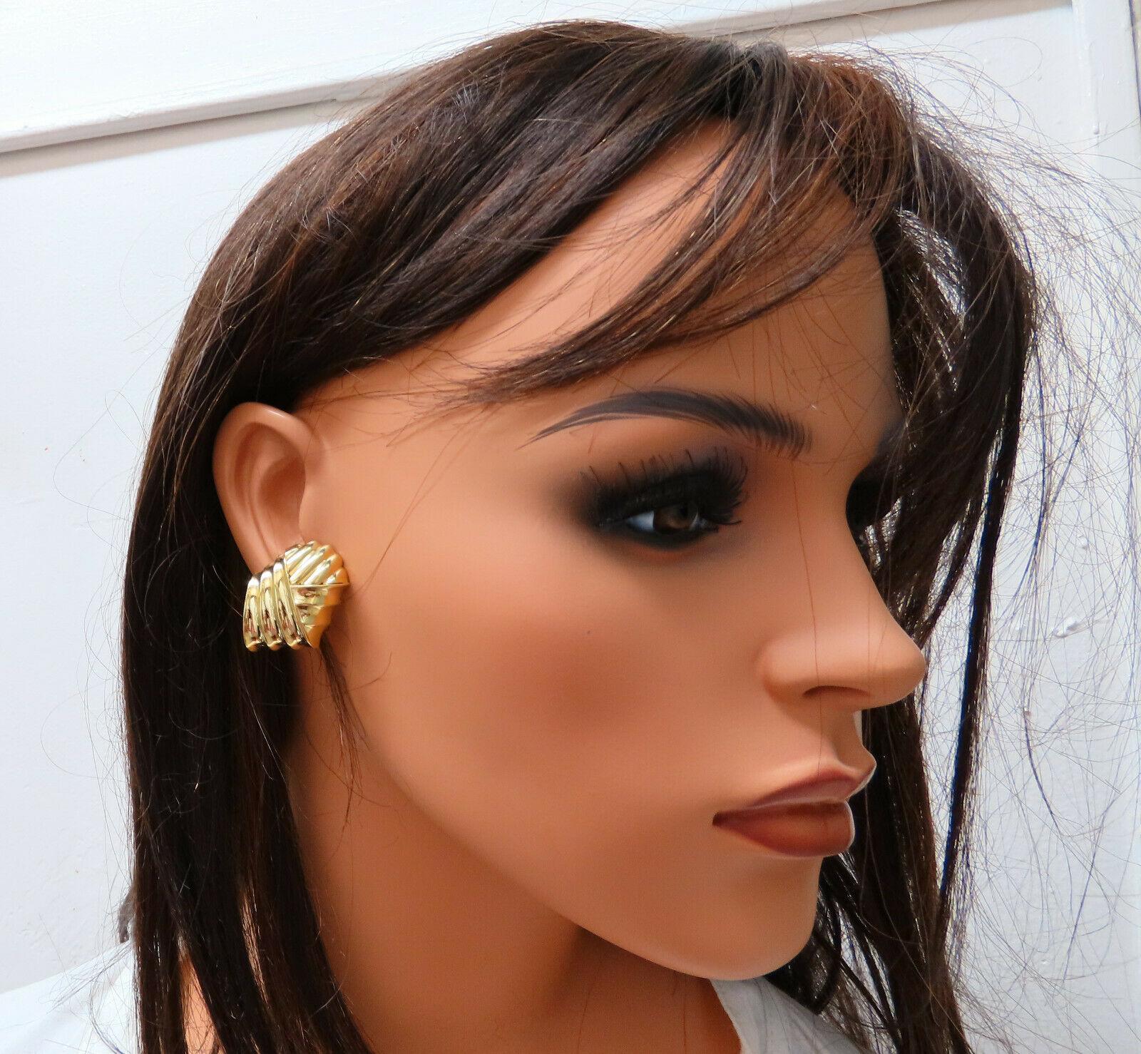Clips d'oreilles en or 18 carats en forme de coquillage classique Unisexe en vente