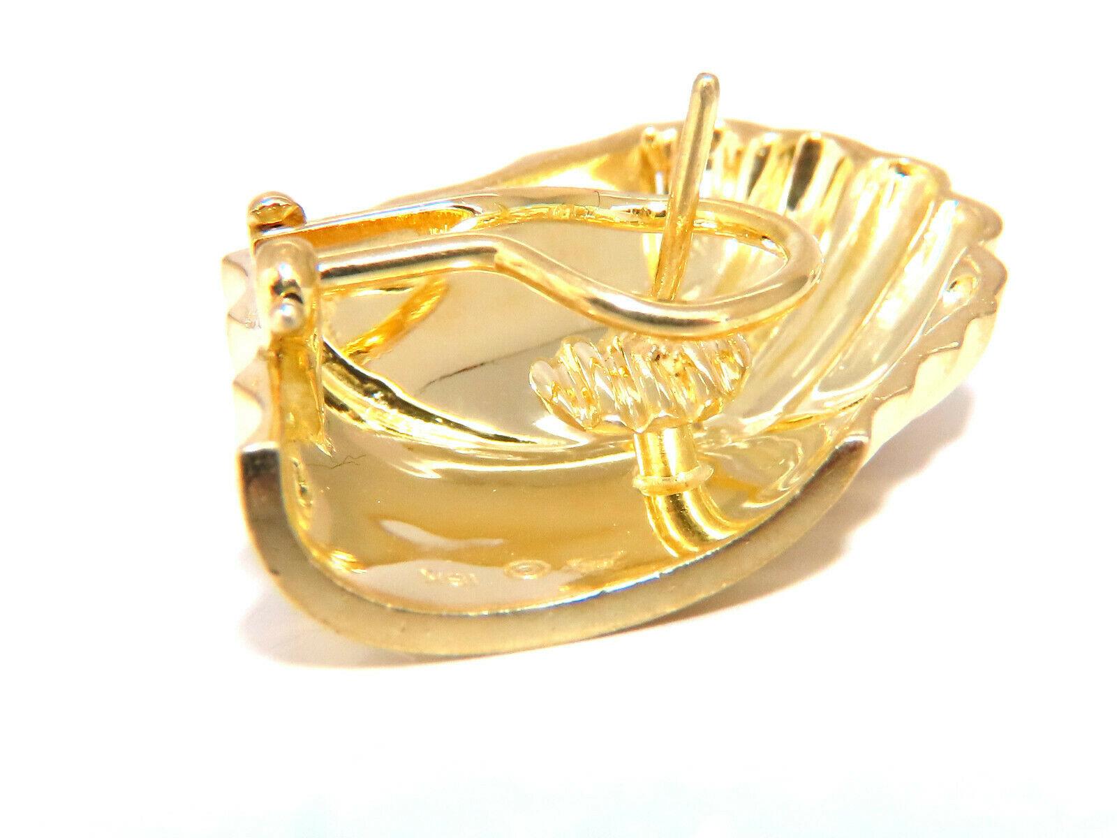 Women's or Men's 18kt Gold Clip Earrings Shell Classic For Sale